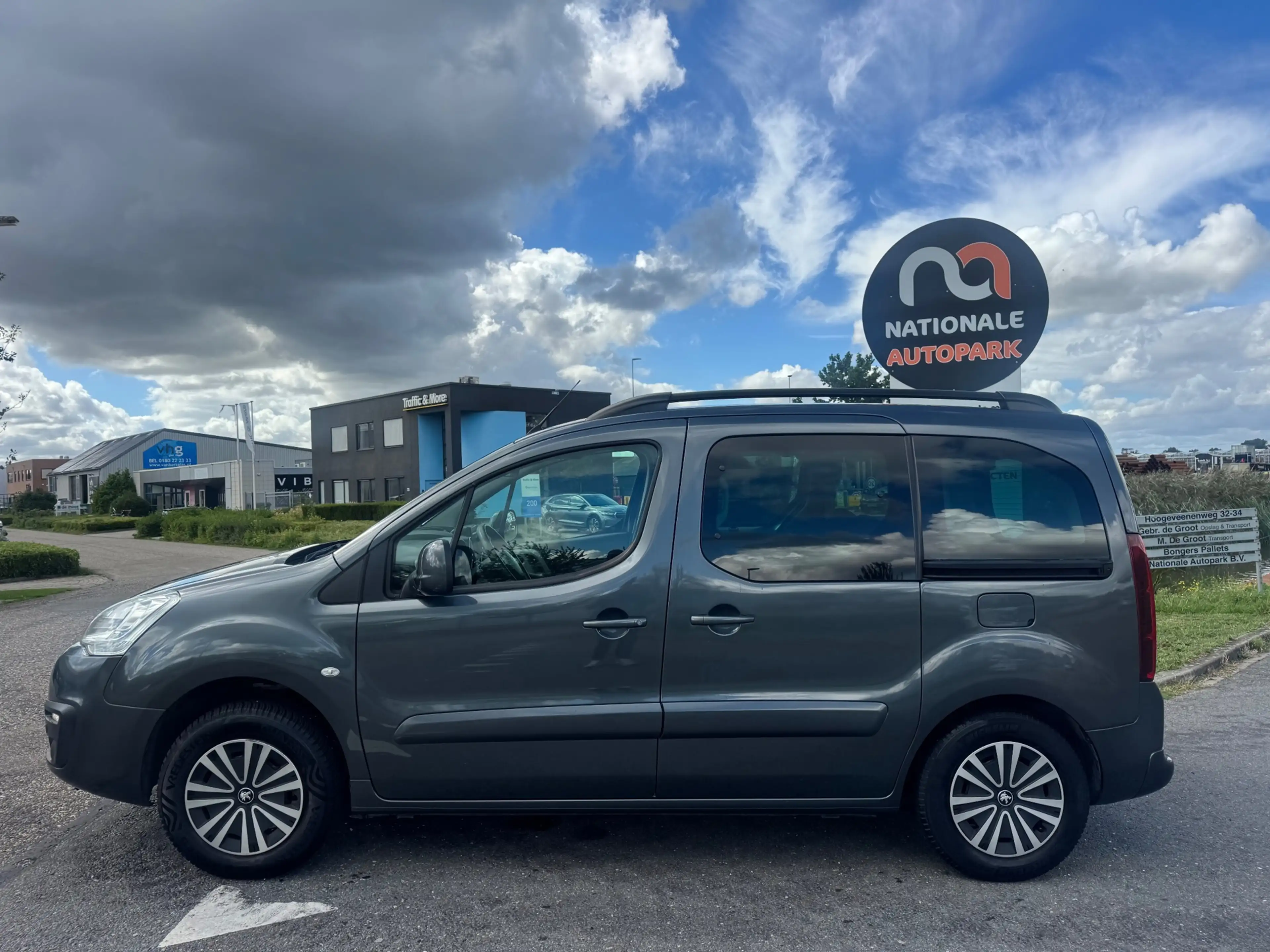 Peugeot Partner Tepee 2017 * 1.2 PureTech Active * MPV * APK * — photo 2