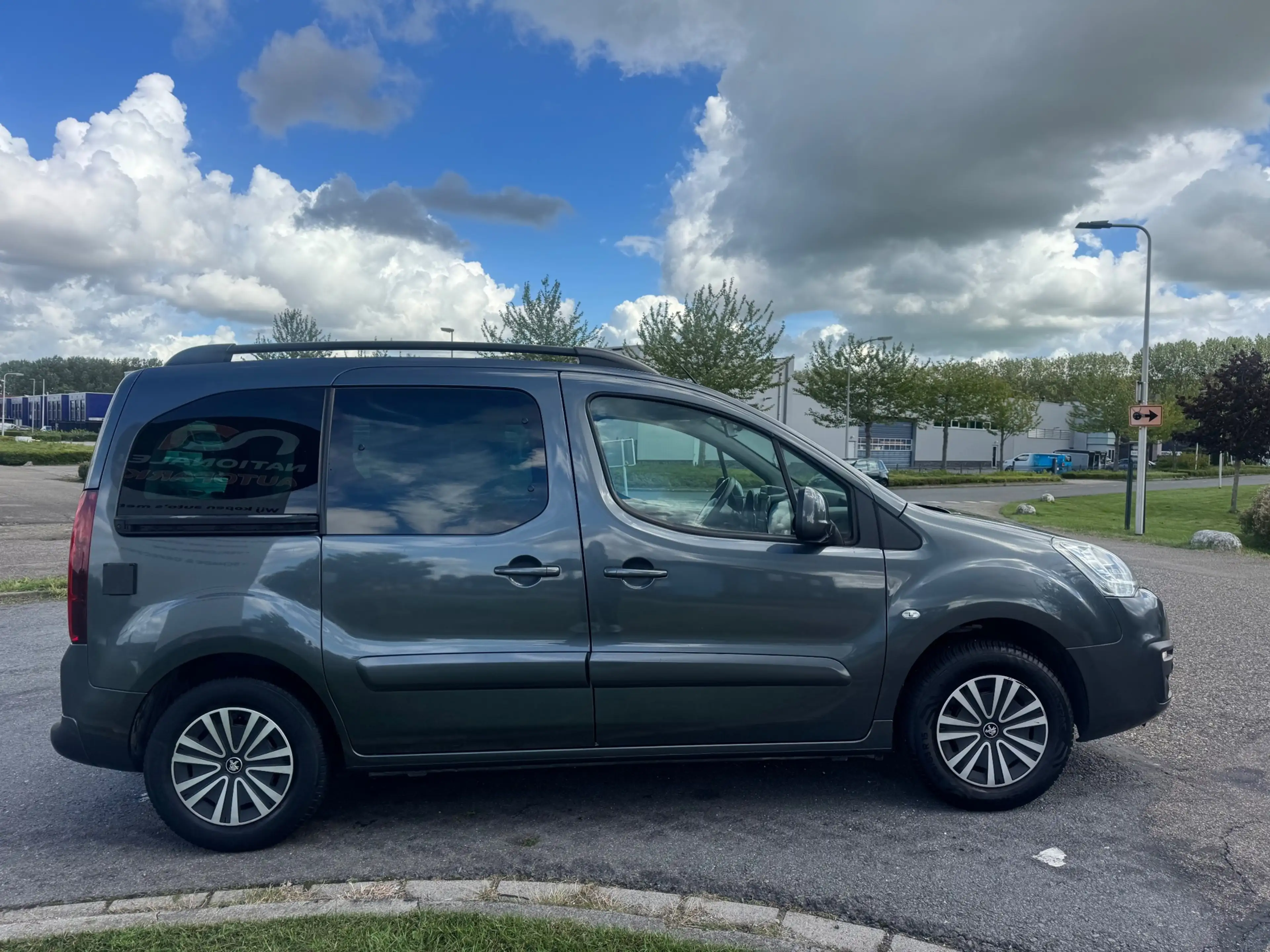 Peugeot Partner Tepee 2017 * 1.2 PureTech Active * MPV * APK * — photo 6