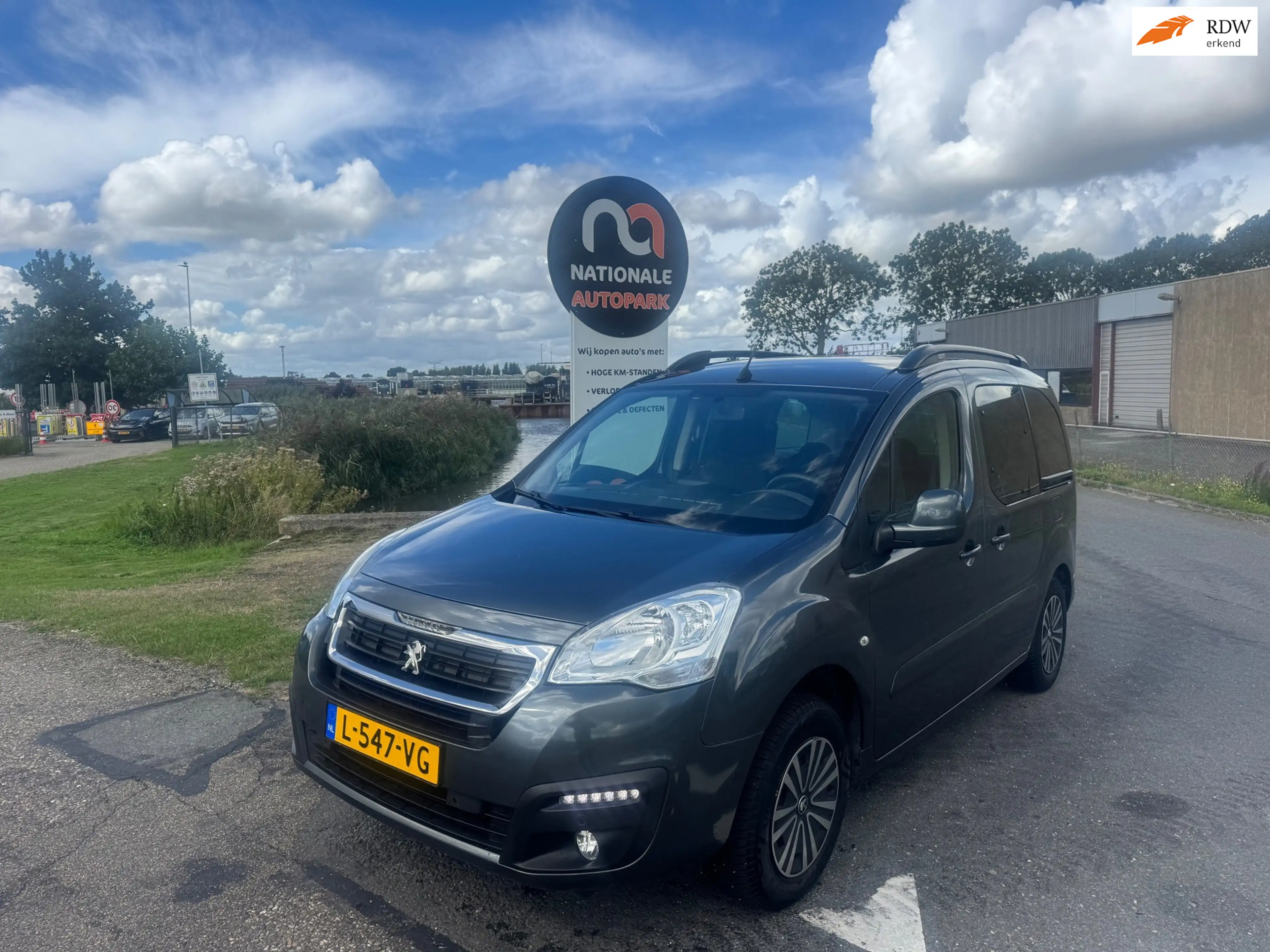 Peugeot Partner Tepee 2017 * 1.2 PureTech Active * MPV * APK *