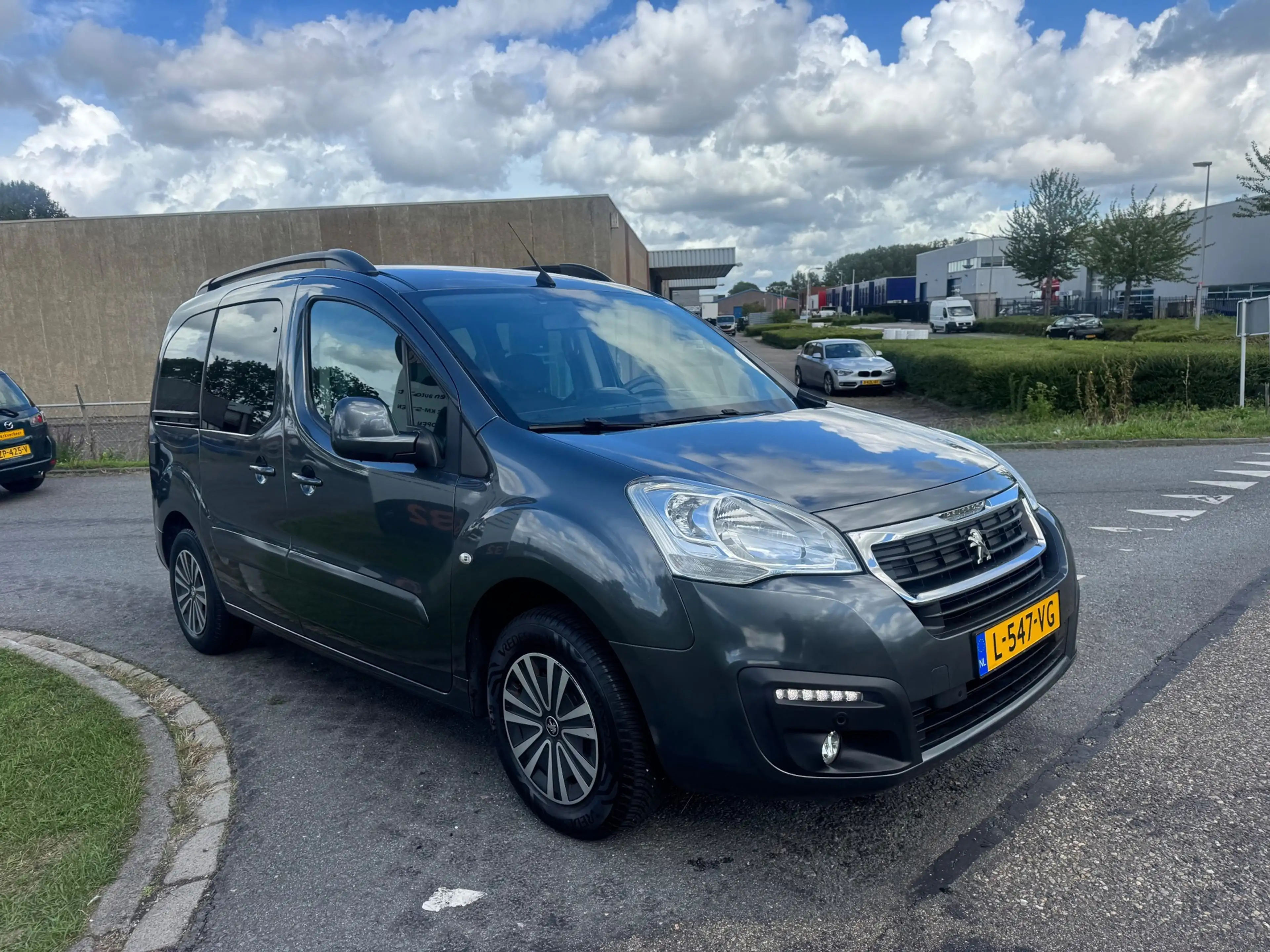 Peugeot Partner Tepee 2017 * 1.2 PureTech Active * MPV * APK * — photo 7