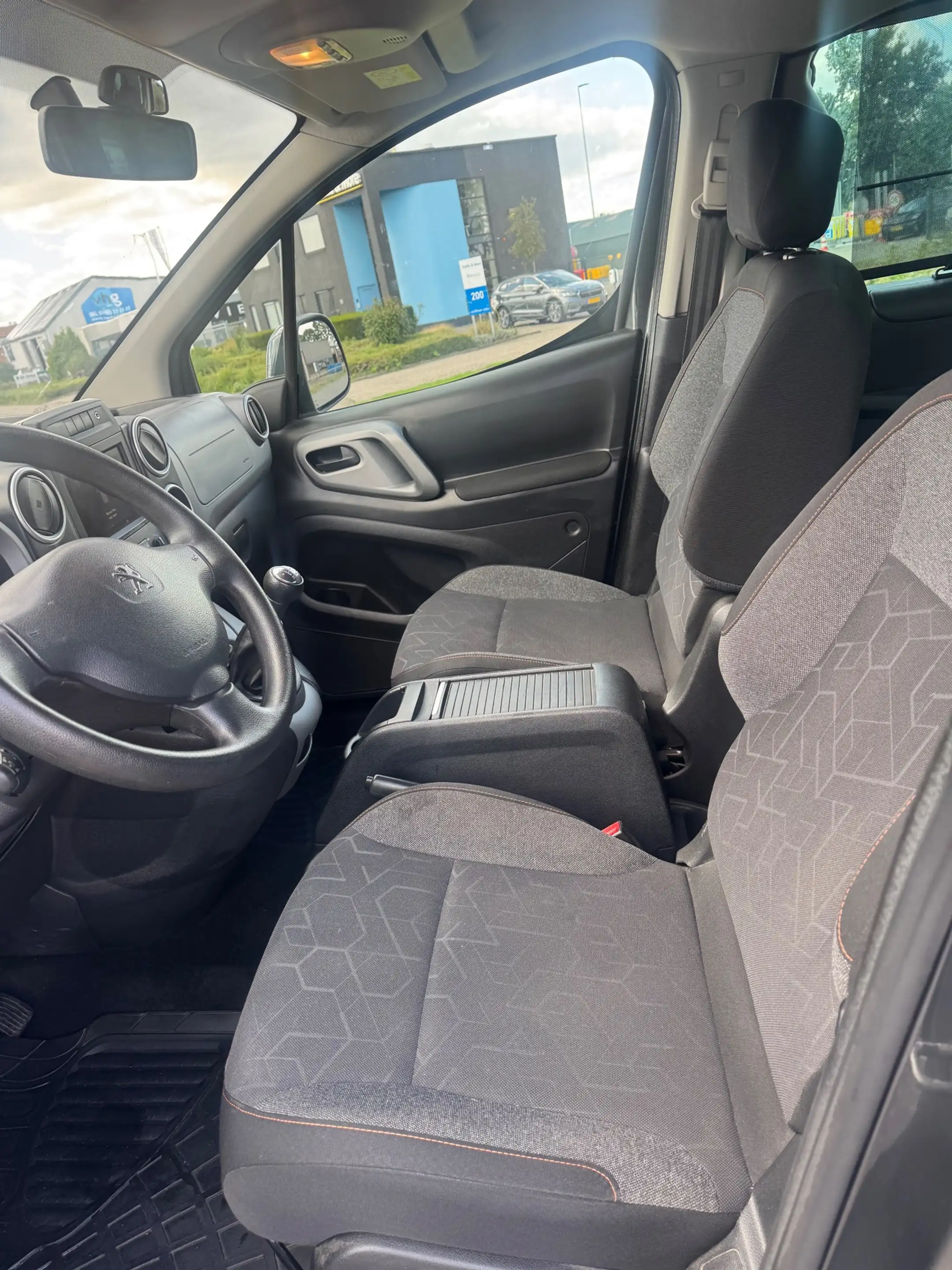 Peugeot Partner Tepee 2017 * 1.2 PureTech Active * MPV * APK * — photo 13
