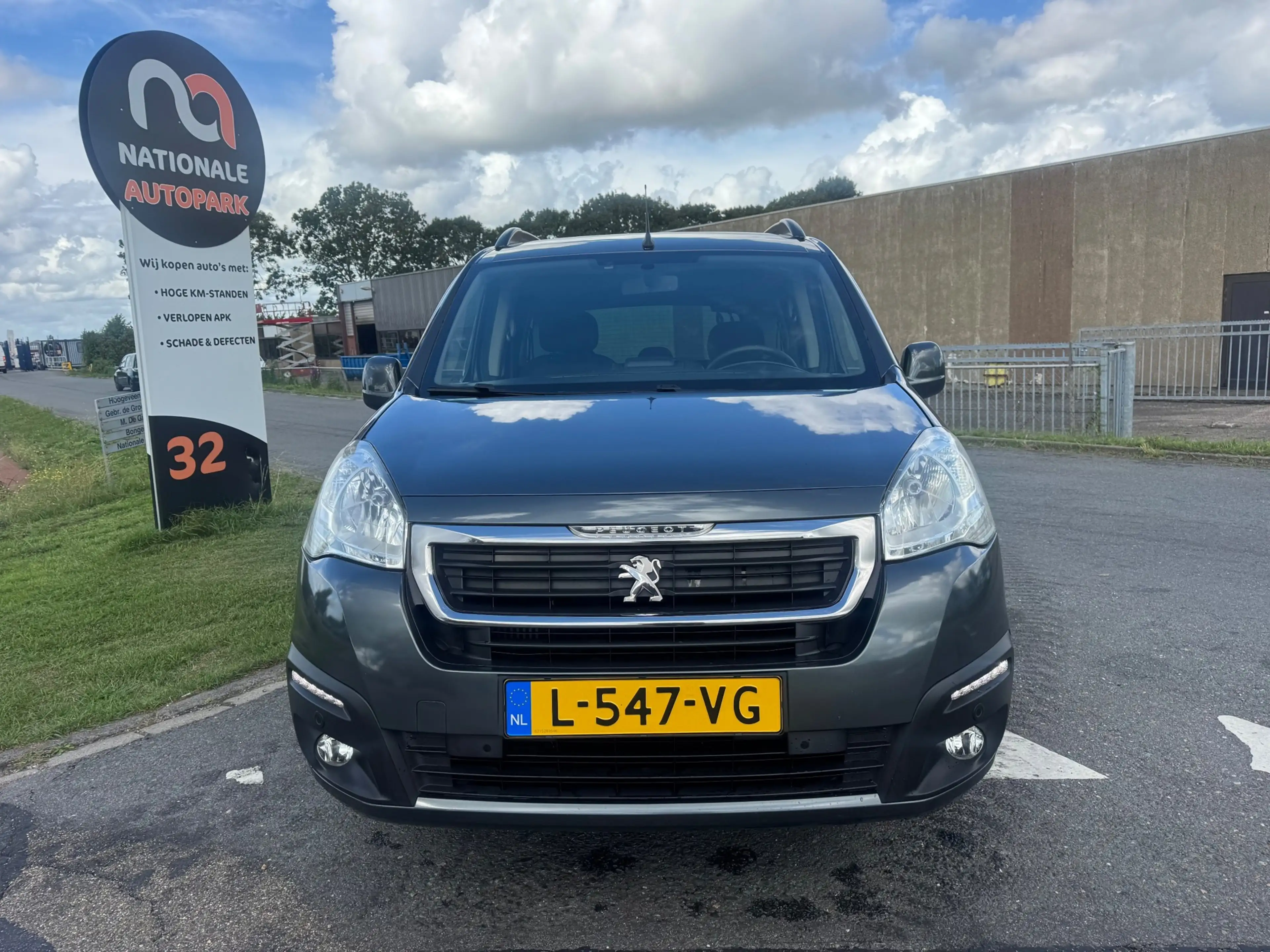 Peugeot Partner Tepee 2017 * 1.2 PureTech Active * MPV * APK * — photo 8
