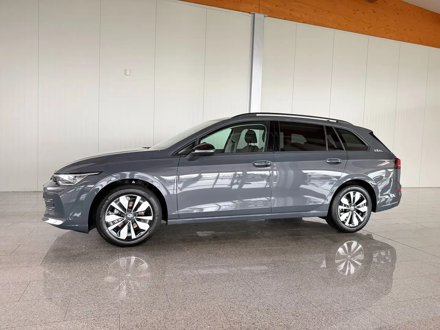 Volkswagen Golf Variant 1.5 TSI 110 kW Goal LED,Navi,AHV Grau - 1