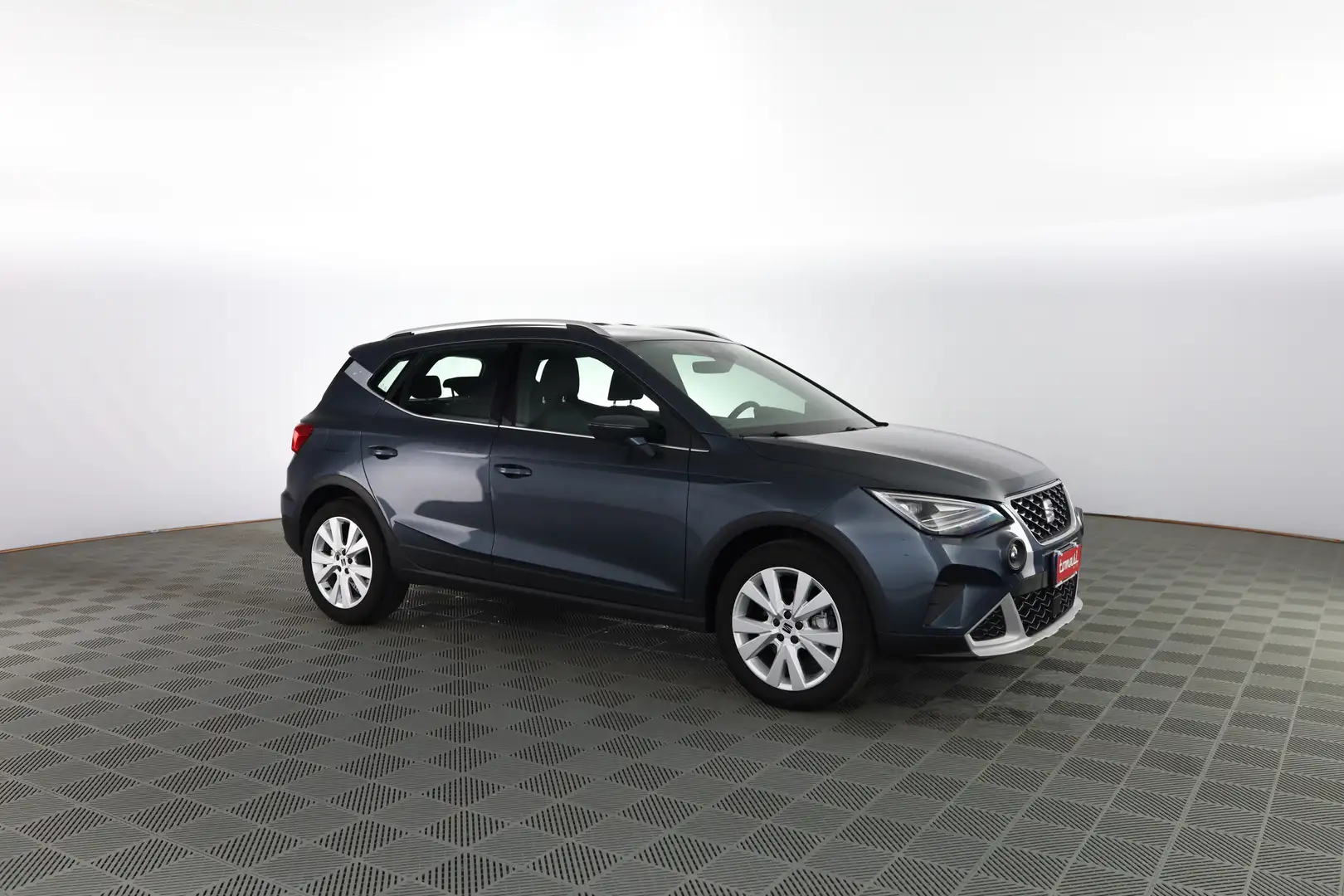 SEAT Arona Arona 1.0 EcoTSI 110 CV DSG XPERIENCE Grau - 2