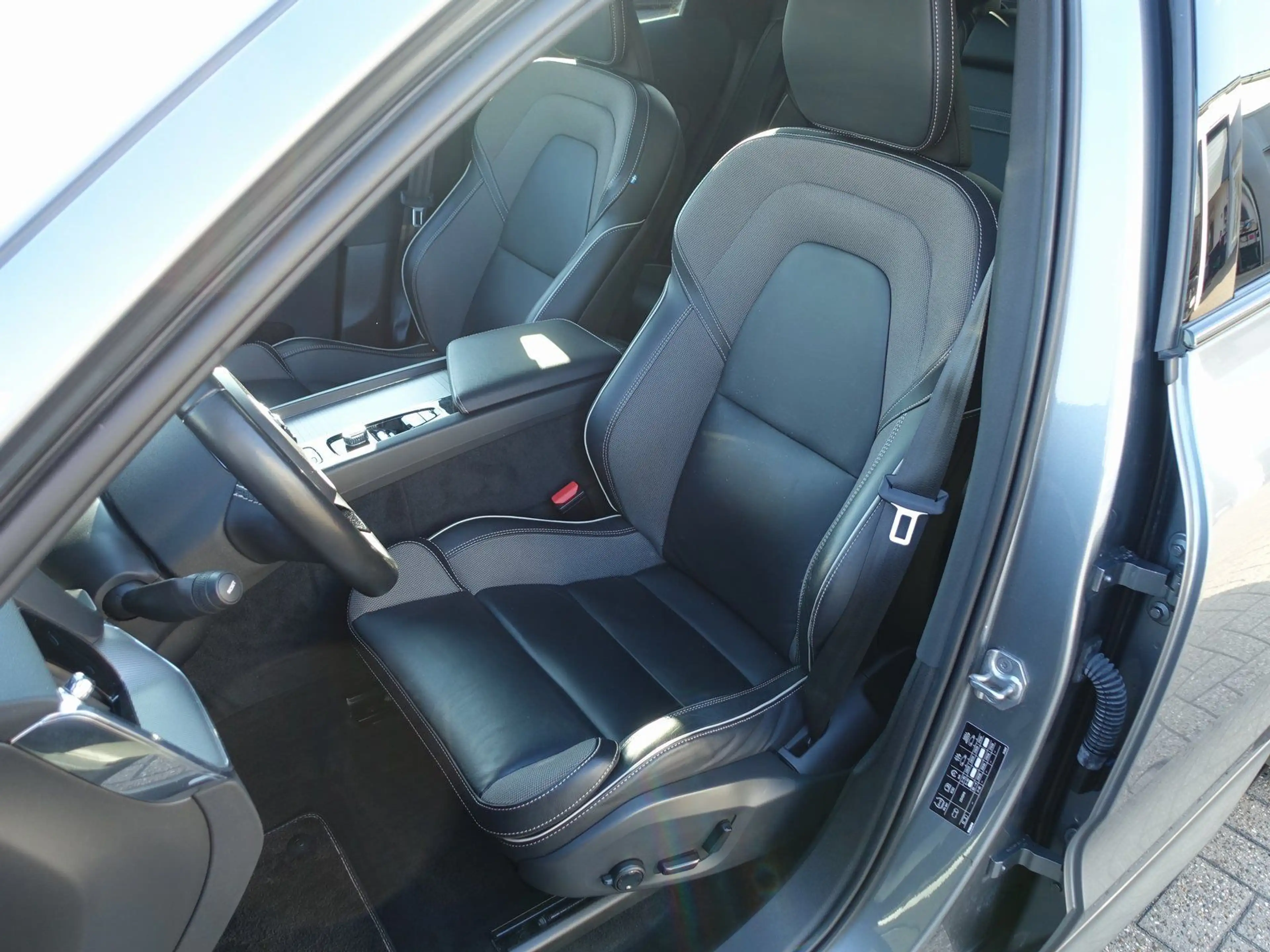 Volvo XC60 T6 Twin Engine AWD R Design Plug-In/Pano — photo 11
