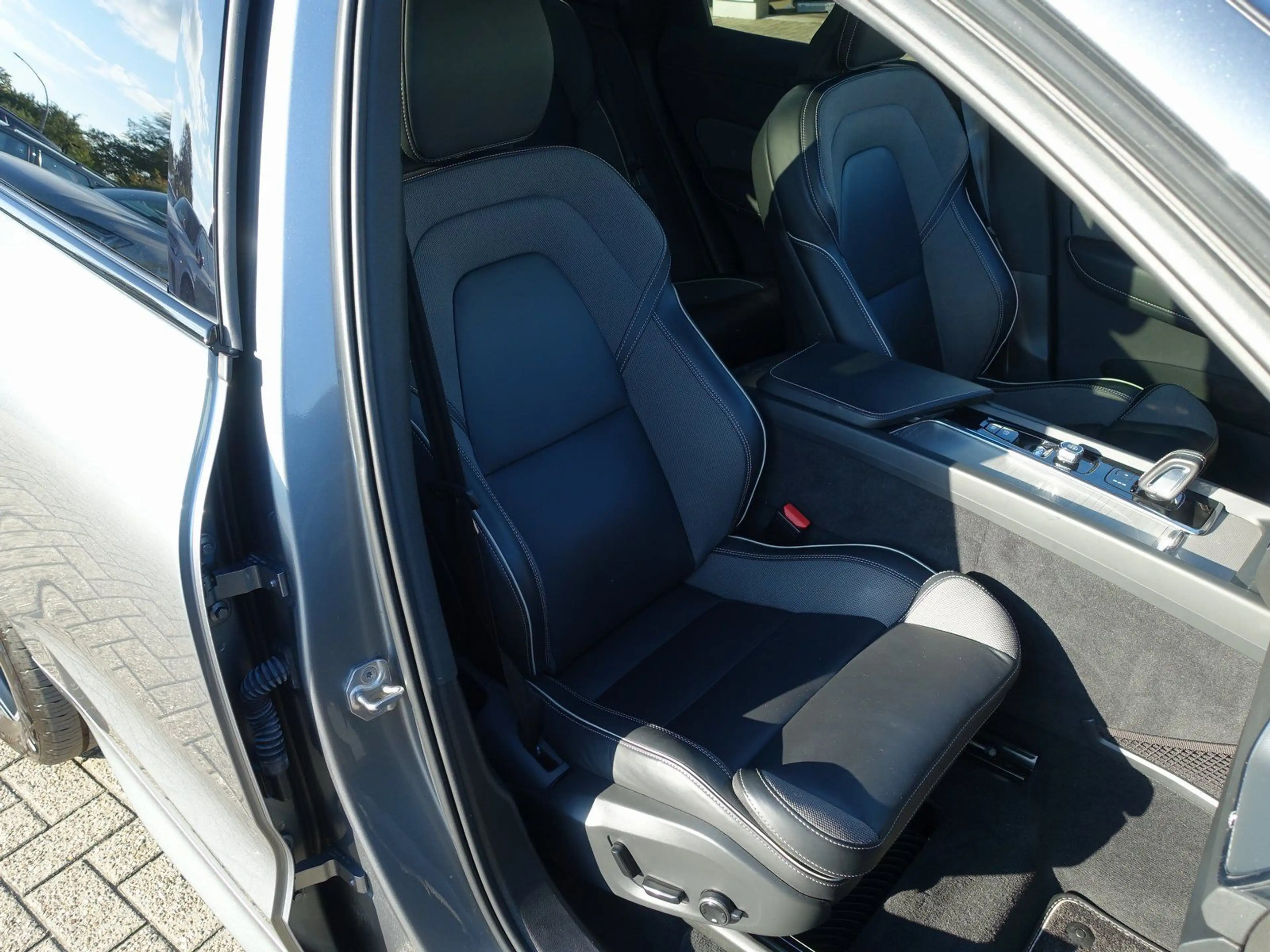 Volvo XC60 T6 Twin Engine AWD R Design Plug-In/Pano — photo 8