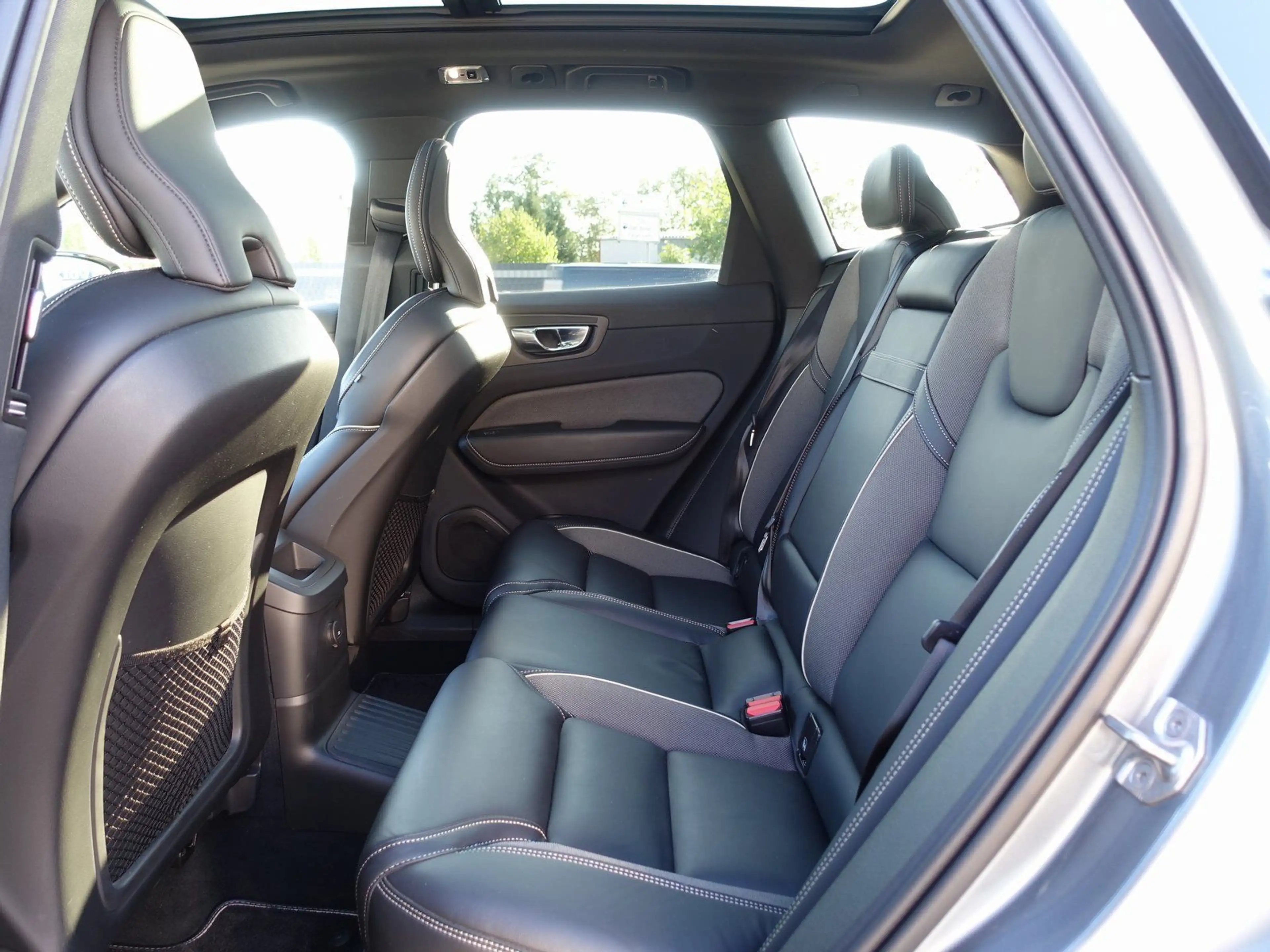 Volvo XC60 T6 Twin Engine AWD R Design Plug-In/Pano — photo 10