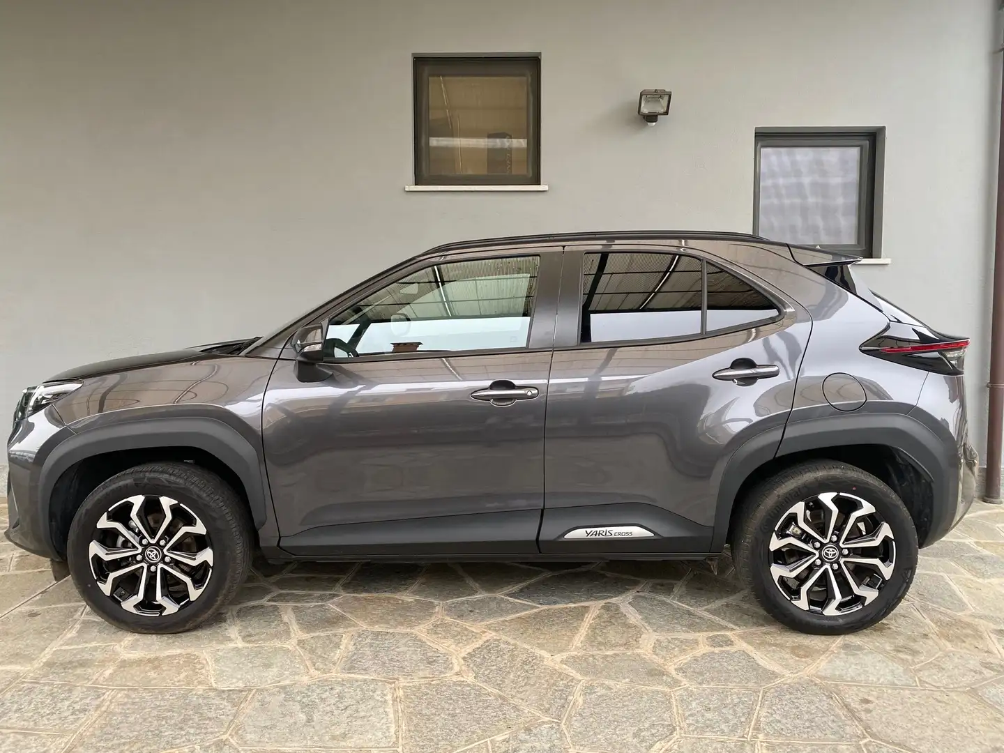 Toyota Yaris Cross 1.5h Trend fwd 115cv e-cvt Grigio - 2