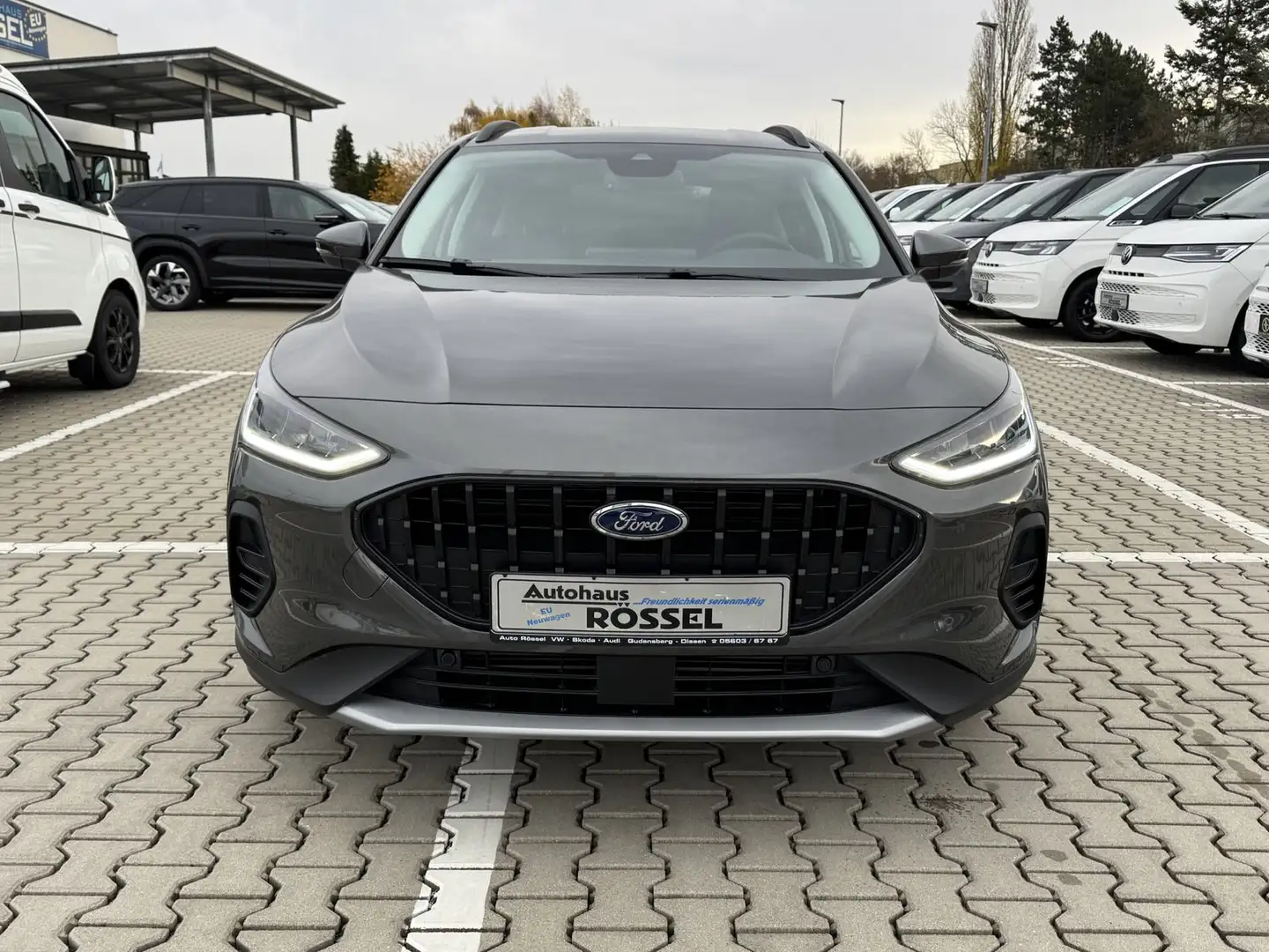 Ford Focus 1.0 EcoBoost Active NAVI ACC RFK Grau - 2