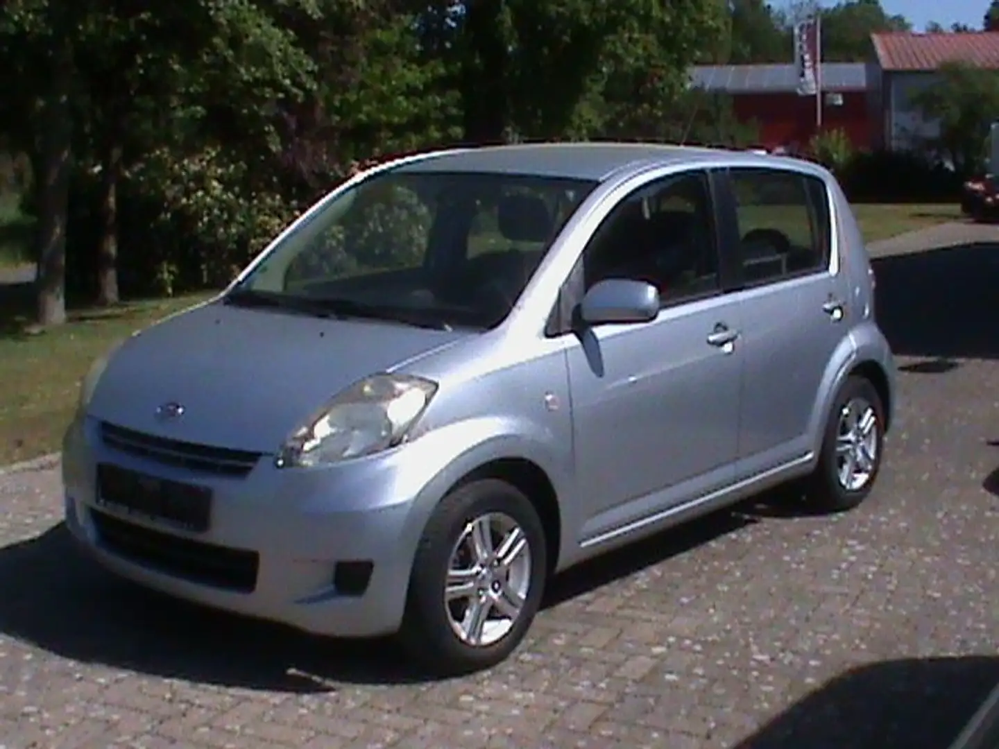 Daihatsu Sirion 1.3 Gümüş rengi - 1