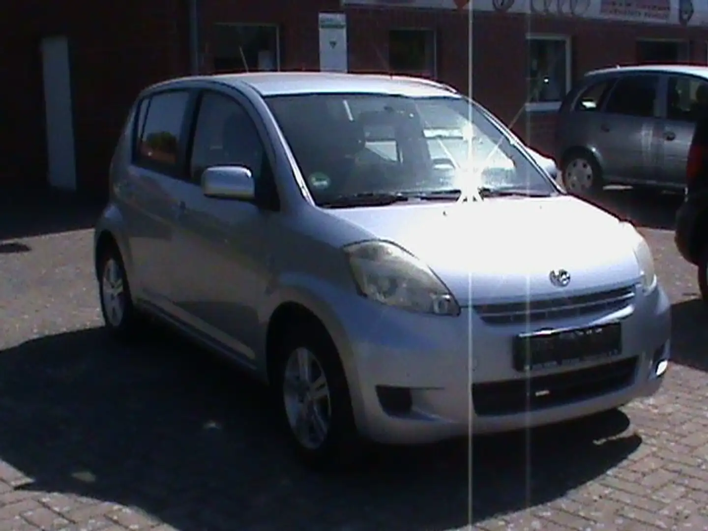 Daihatsu Sirion 1.3 Gümüş rengi - 2