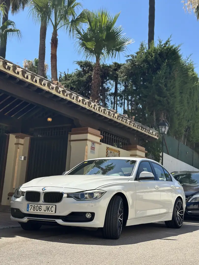 BMW 320 320dA Touring Luxury - 2