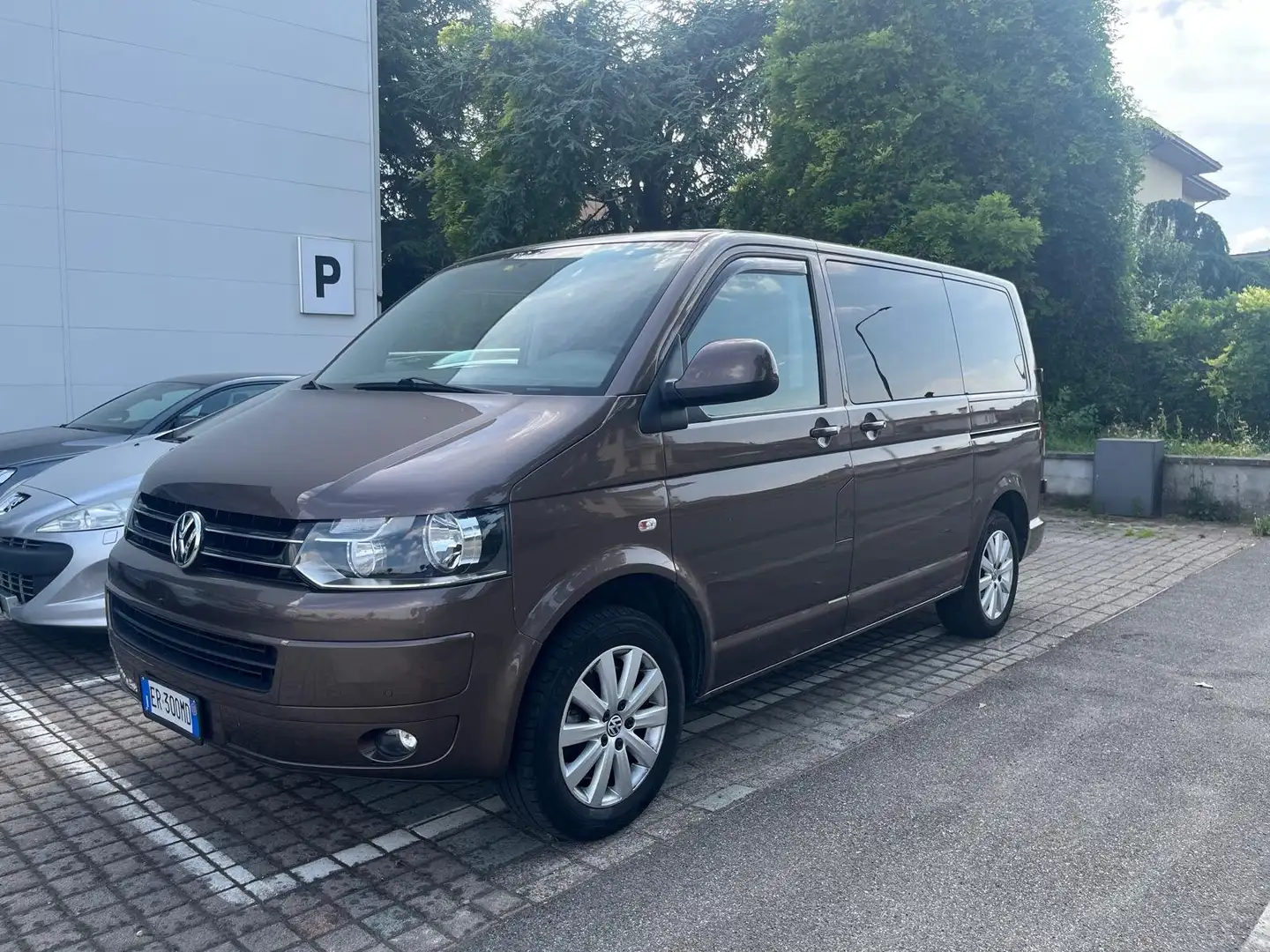 Volkswagen T5 Caravelle T5 Caravelle 2.0 TDI 180CV DSG 4 Motion PC Comfort Marrone - 2