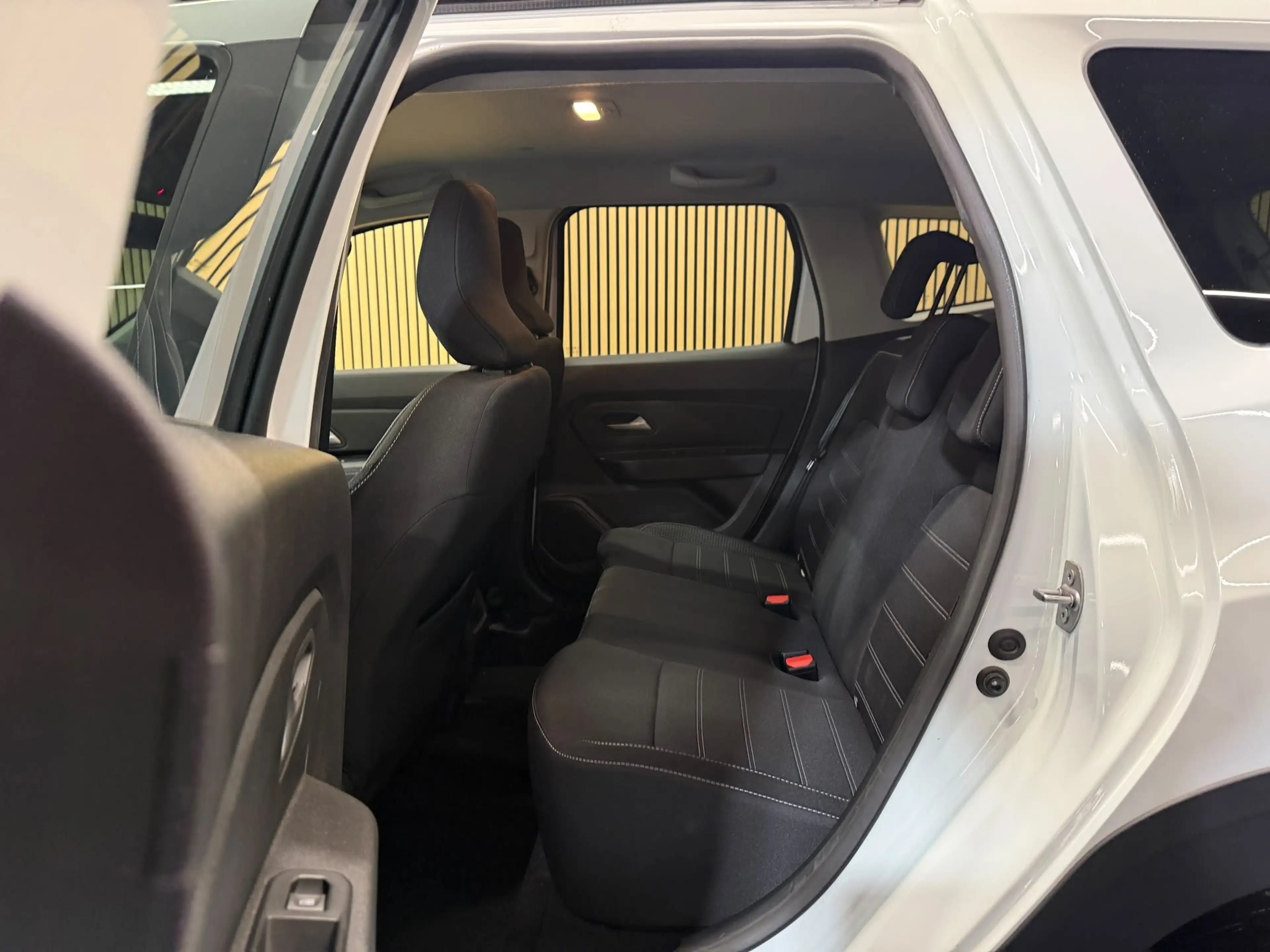 Dacia Duster 1.0 ECO ESSENTIAL ** GARANTIE 12 MOIS ** — photo 8