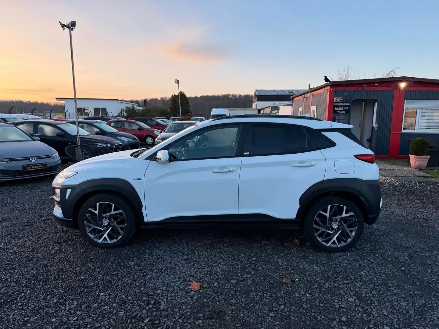 Hyundai KONA ADVANTAGE + HYBRID 2WD/NAVI/KAMERA/TÜV NEU Weiß - 2