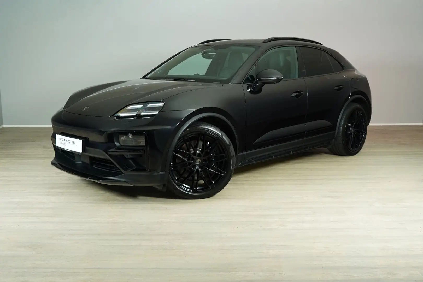 Porsche Macan Turbo Schwarz - 1
