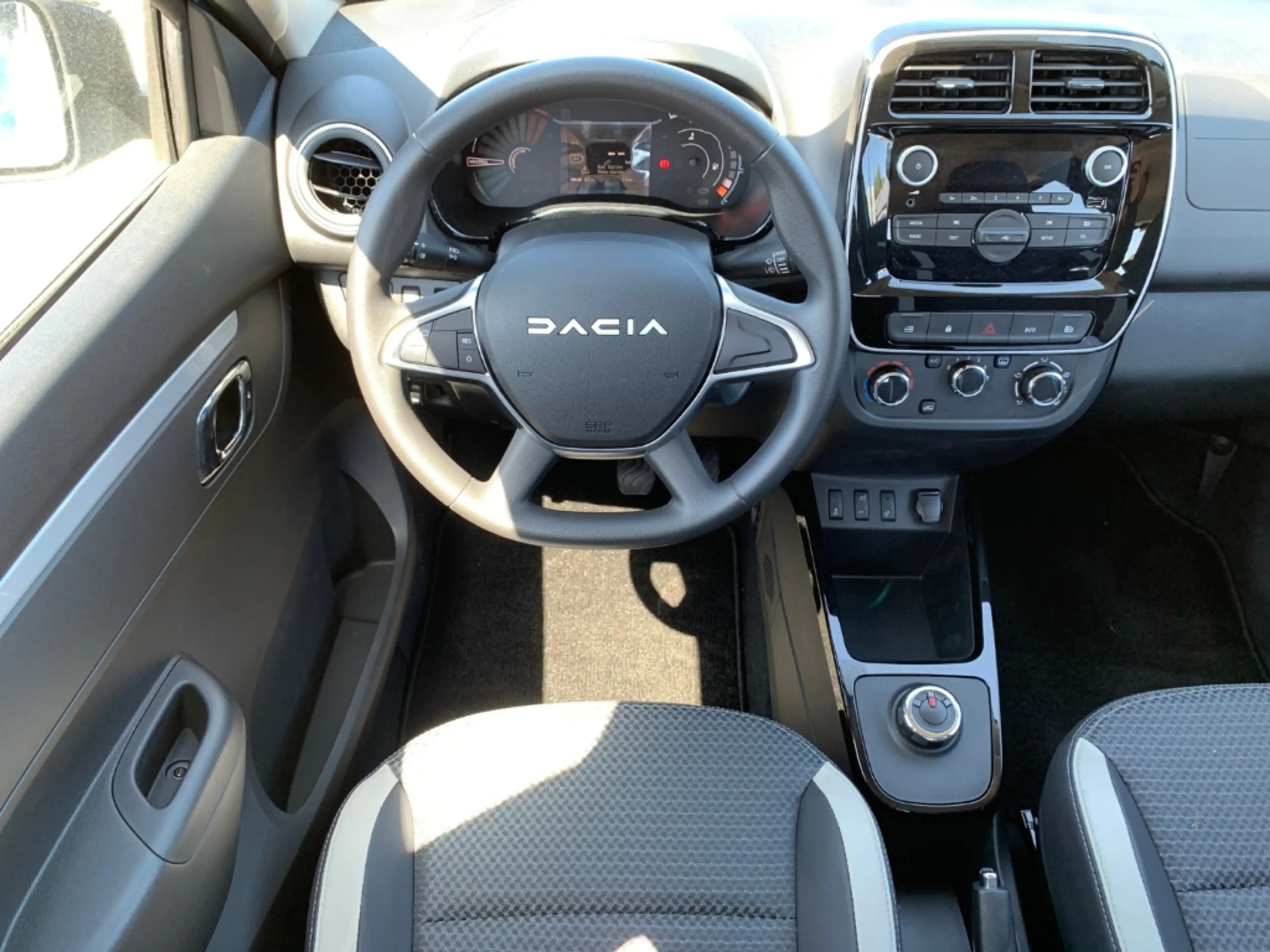 Dacia Spring ESSENTIAL ELECTRIC Essential Electric 45 KLIMA+DAB — photo 10