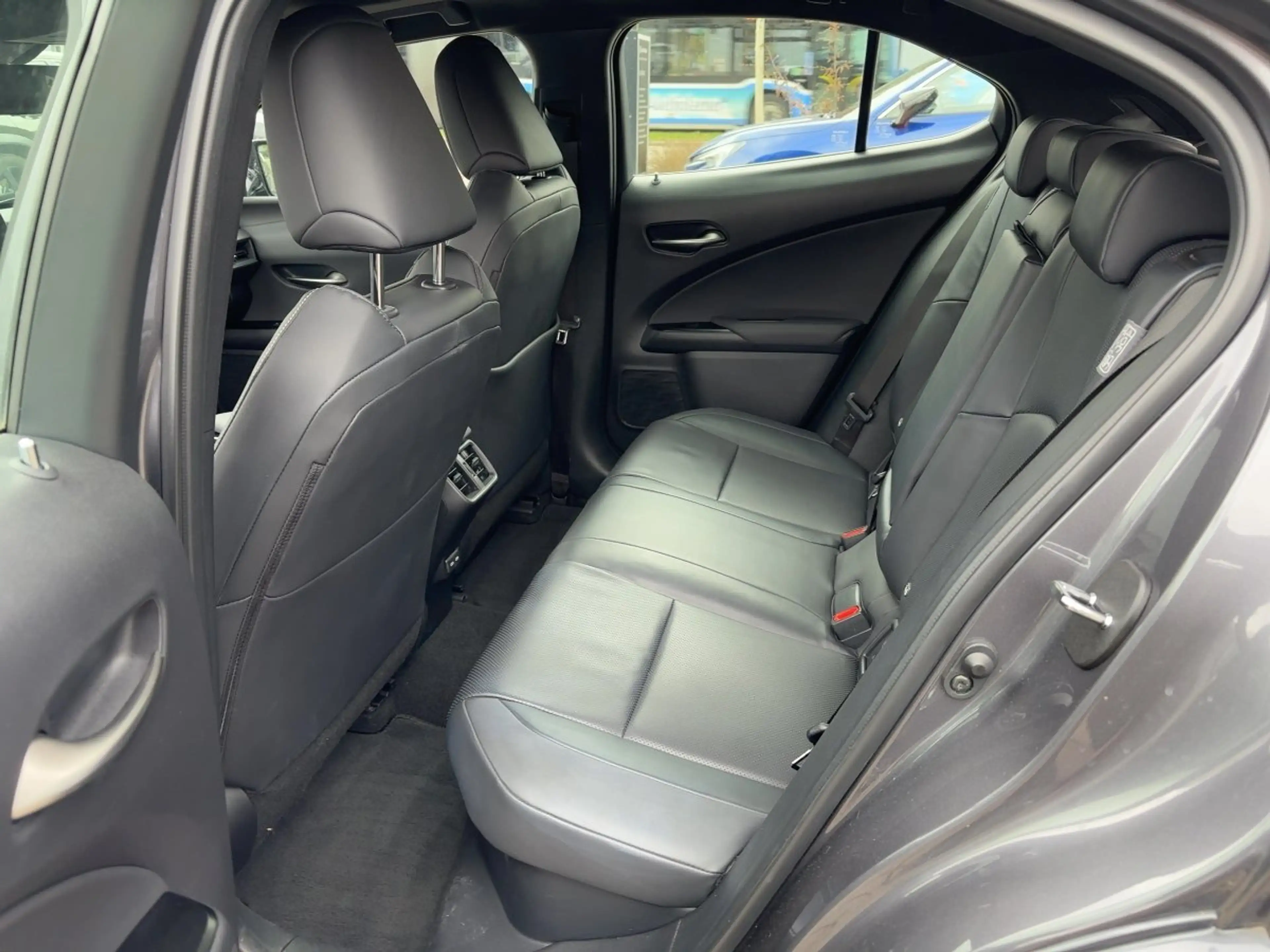 Lexus UX 250h UX 250 h Luxury Line wenig KM*Vollausstattung — photo 12