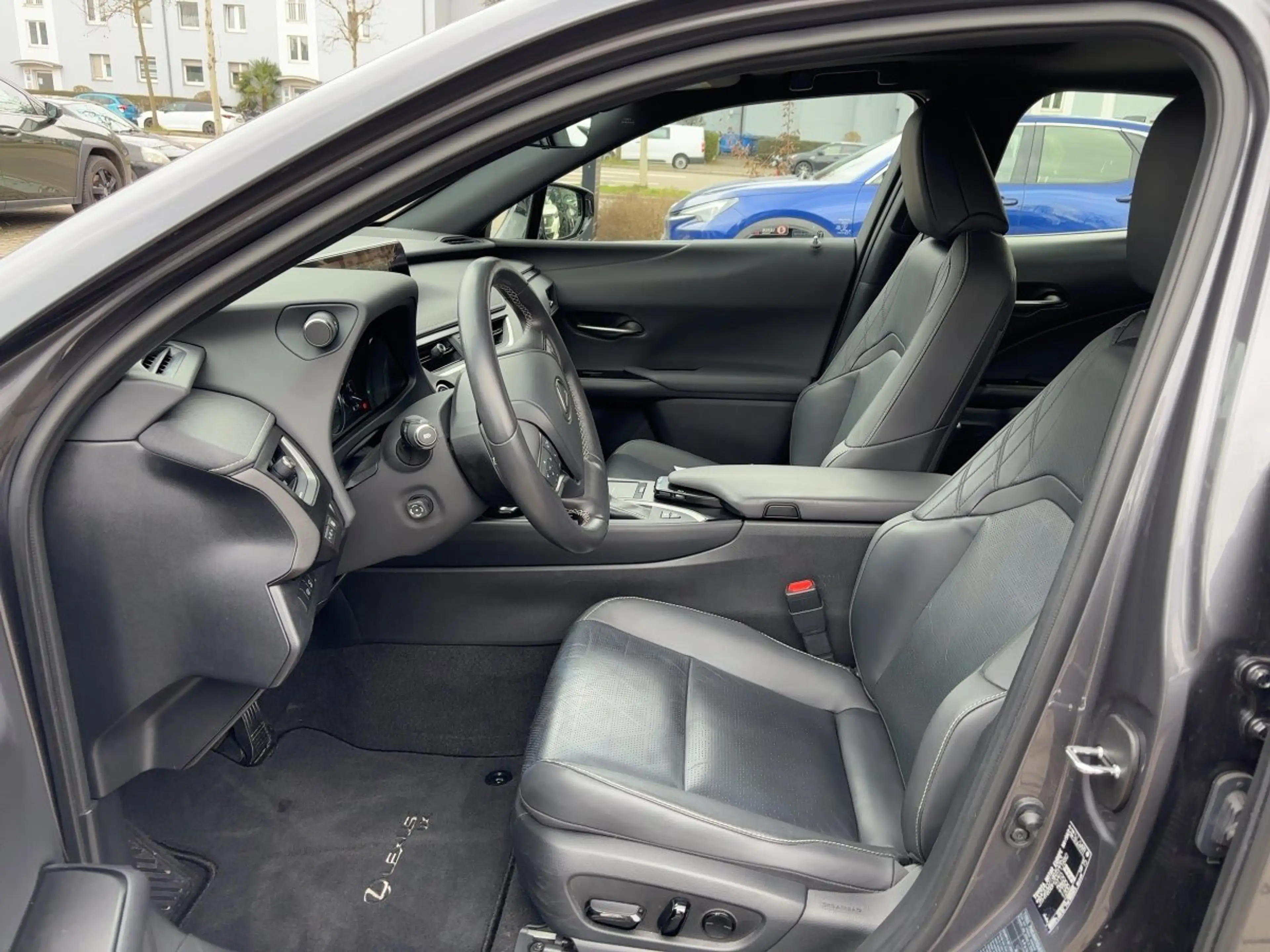 Lexus UX 250h UX 250 h Luxury Line wenig KM*Vollausstattung — photo 11