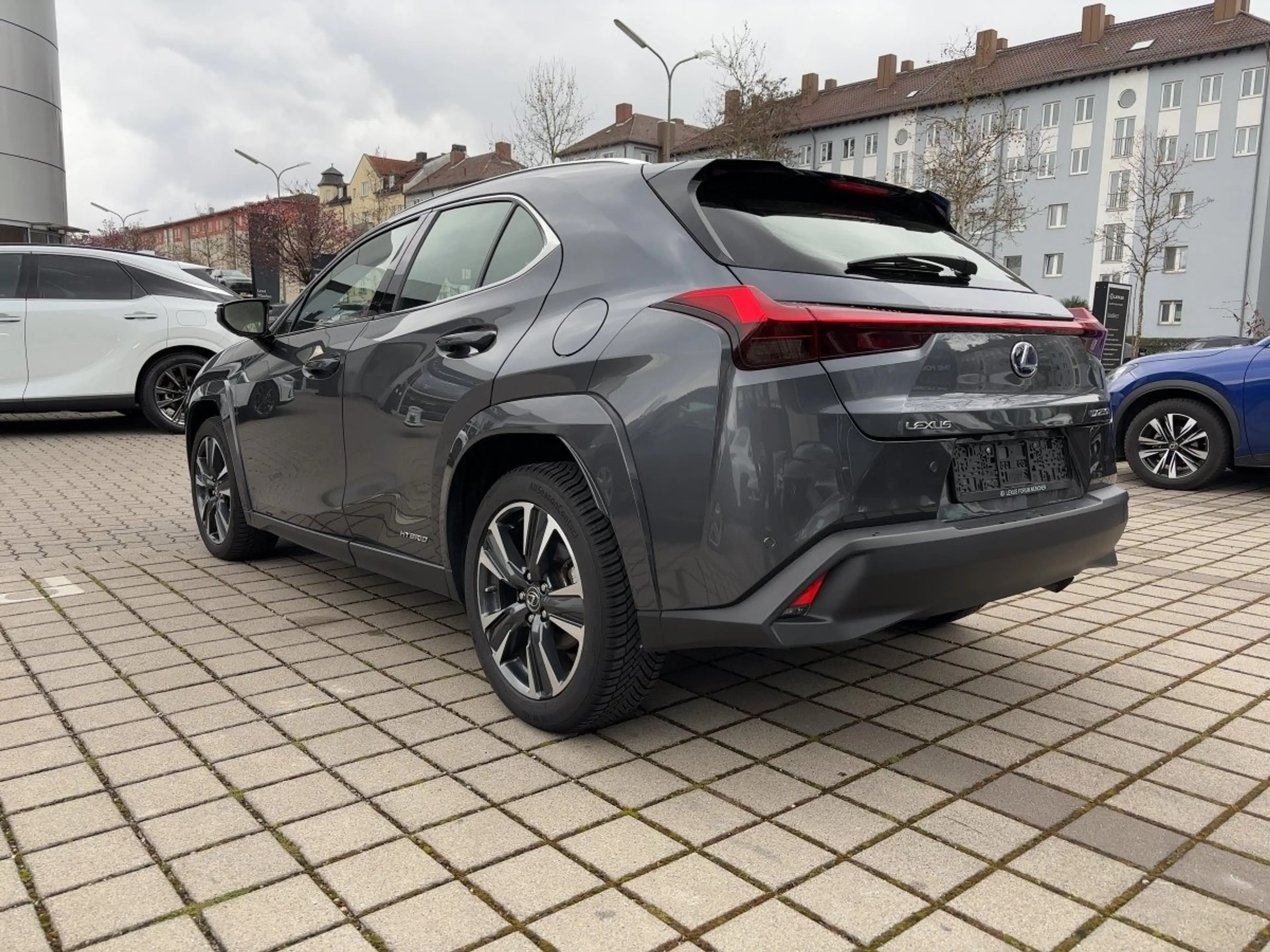 Lexus UX 250h UX 250 h Luxury Line wenig KM*Vollausstattung — photo 4