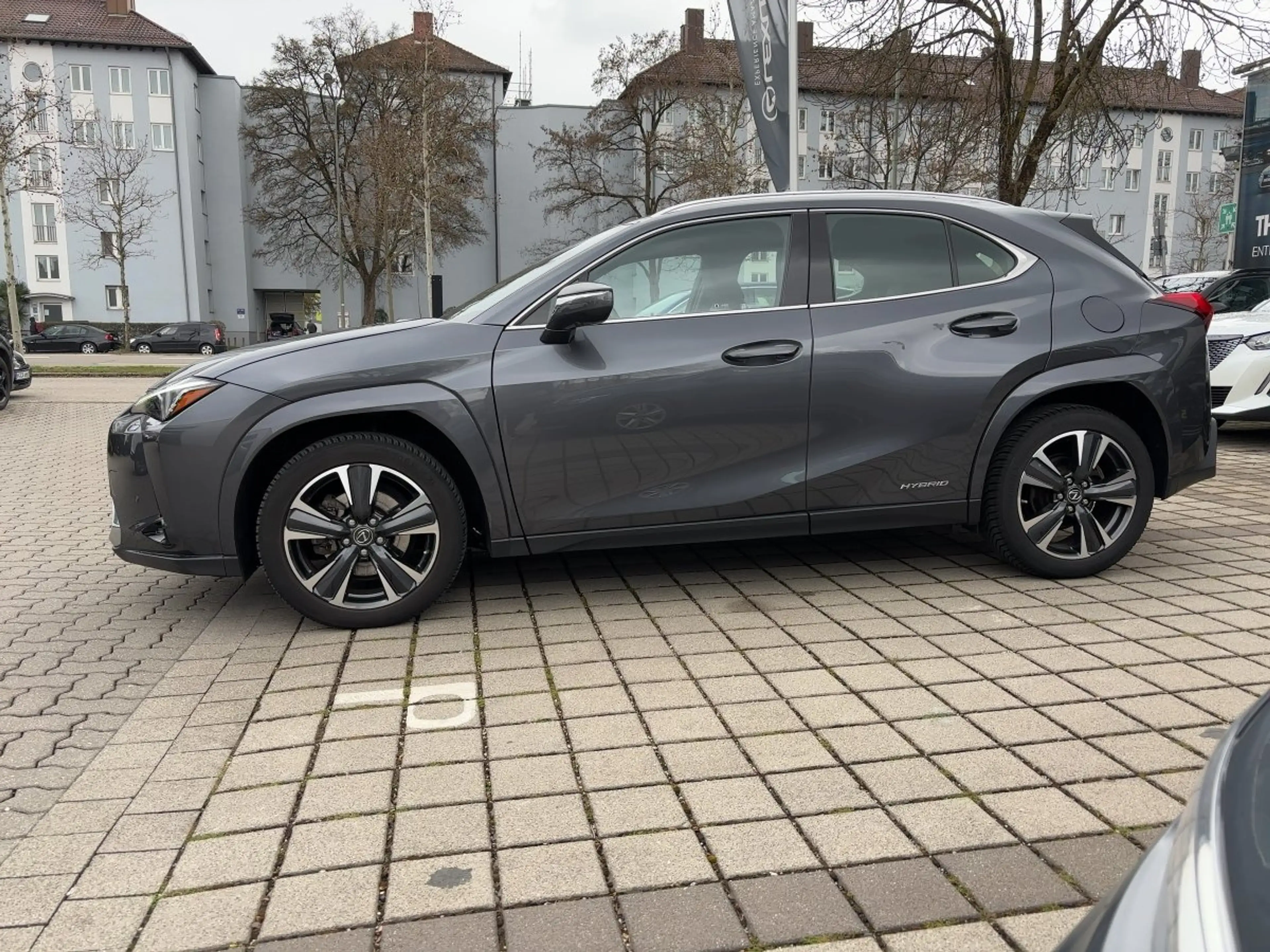 Lexus UX 250h UX 250 h Luxury Line wenig KM*Vollausstattung — photo 2