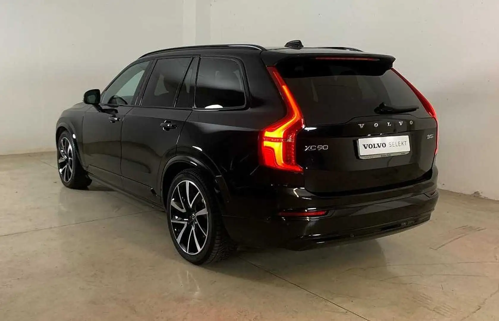 Volvo XC90 Ultimate, B5 AWD mild hybrid, Diesel, Dark, 7 Sedi Černá - 2