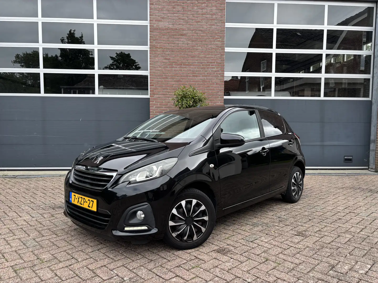 Peugeot 108 1.0 e-VTi Active Fekete - 1