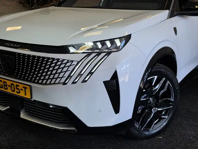 Peugeot 5008 view 5