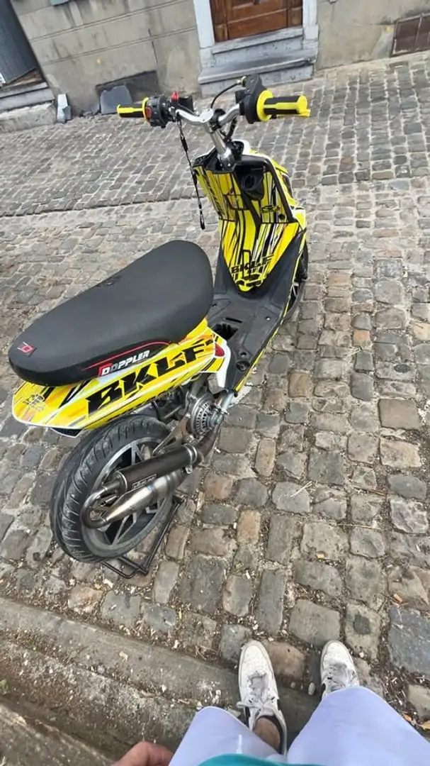 MBK Booster Yellow - 1