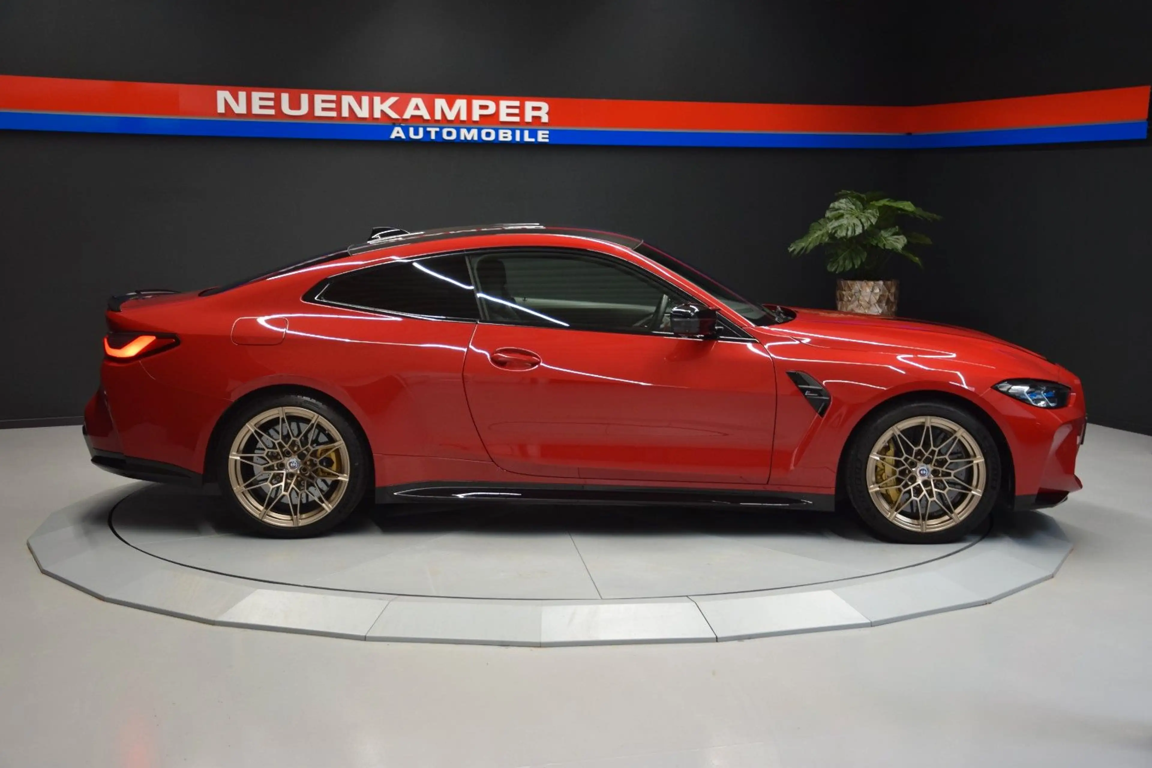 BMW M4 Coupe xDrive Competition 50 Jahre Edition — photo 8
