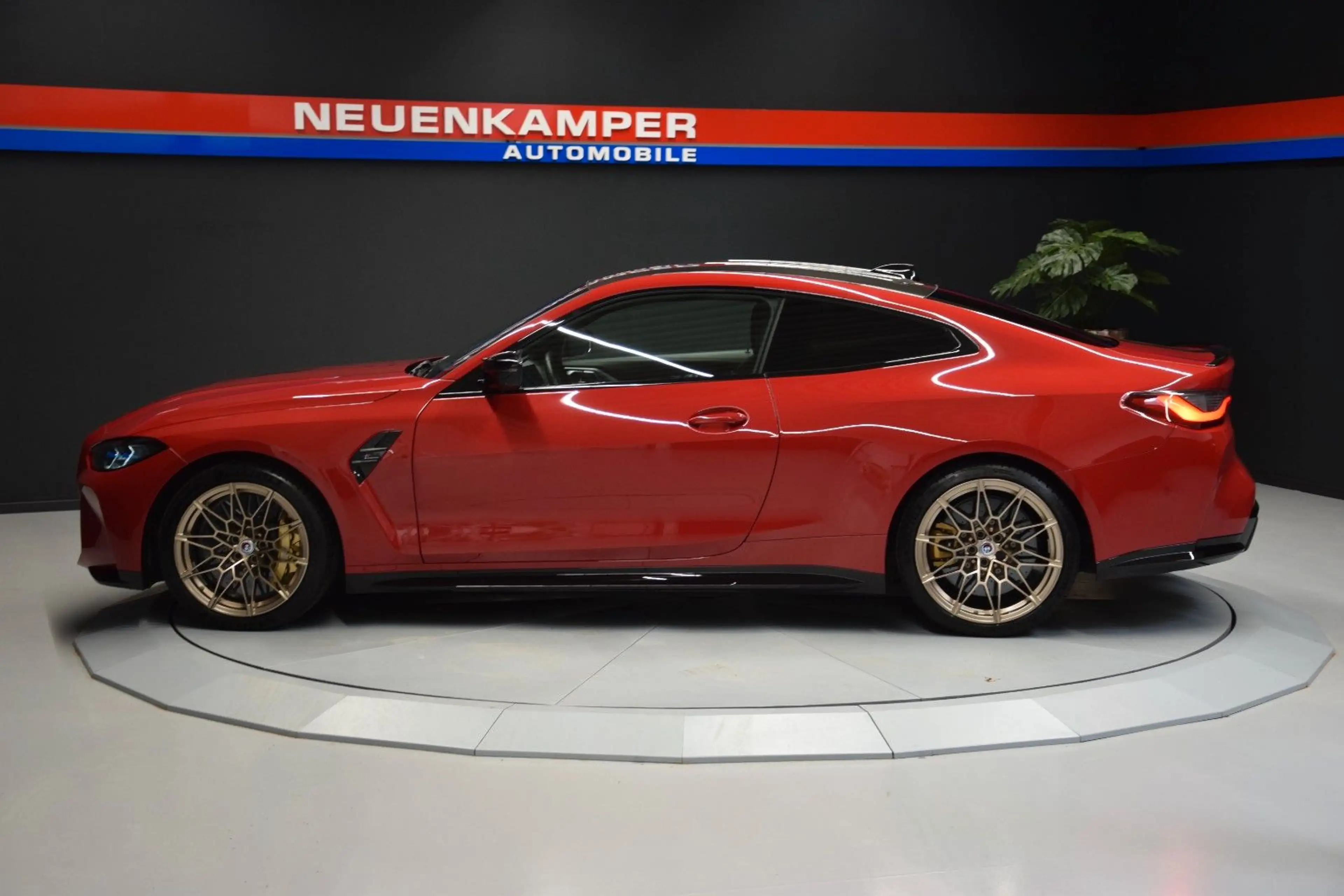 BMW M4 Coupe xDrive Competition 50 Jahre Edition — photo 4