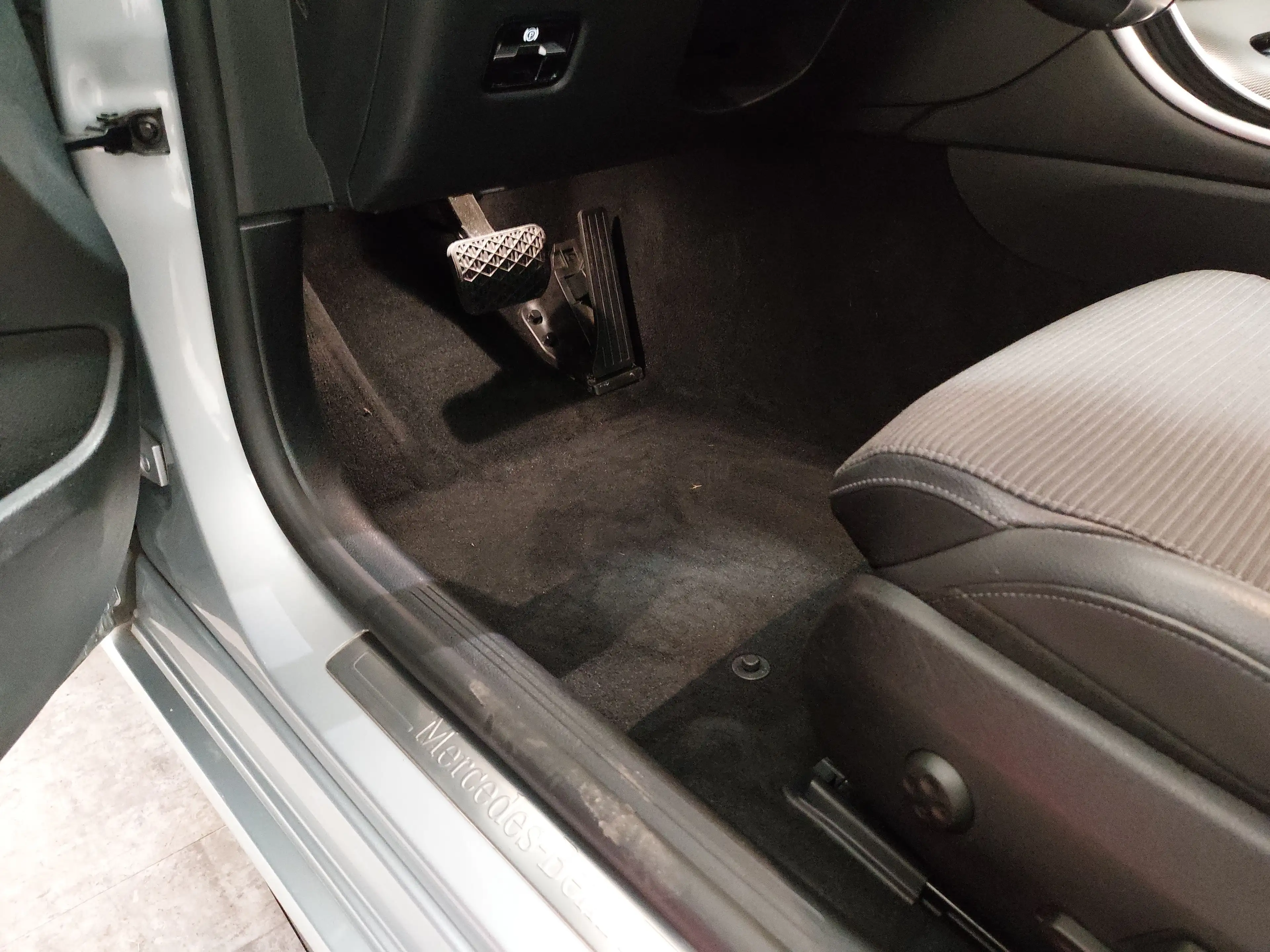 Mercedes-Benz C 220 d T Avantgarde T-Leder Navi Shz RFK LED AHK — photo 7