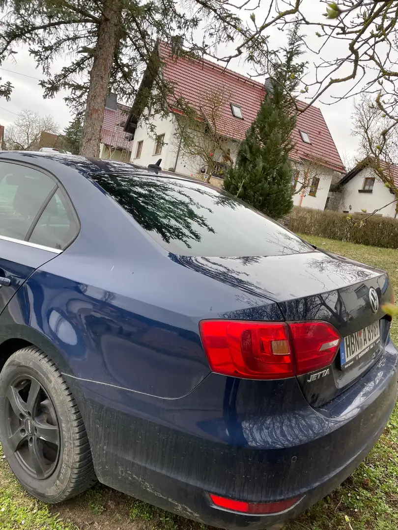 Volkswagen Jetta 2.0 TDI DSG Highline Azul - 2