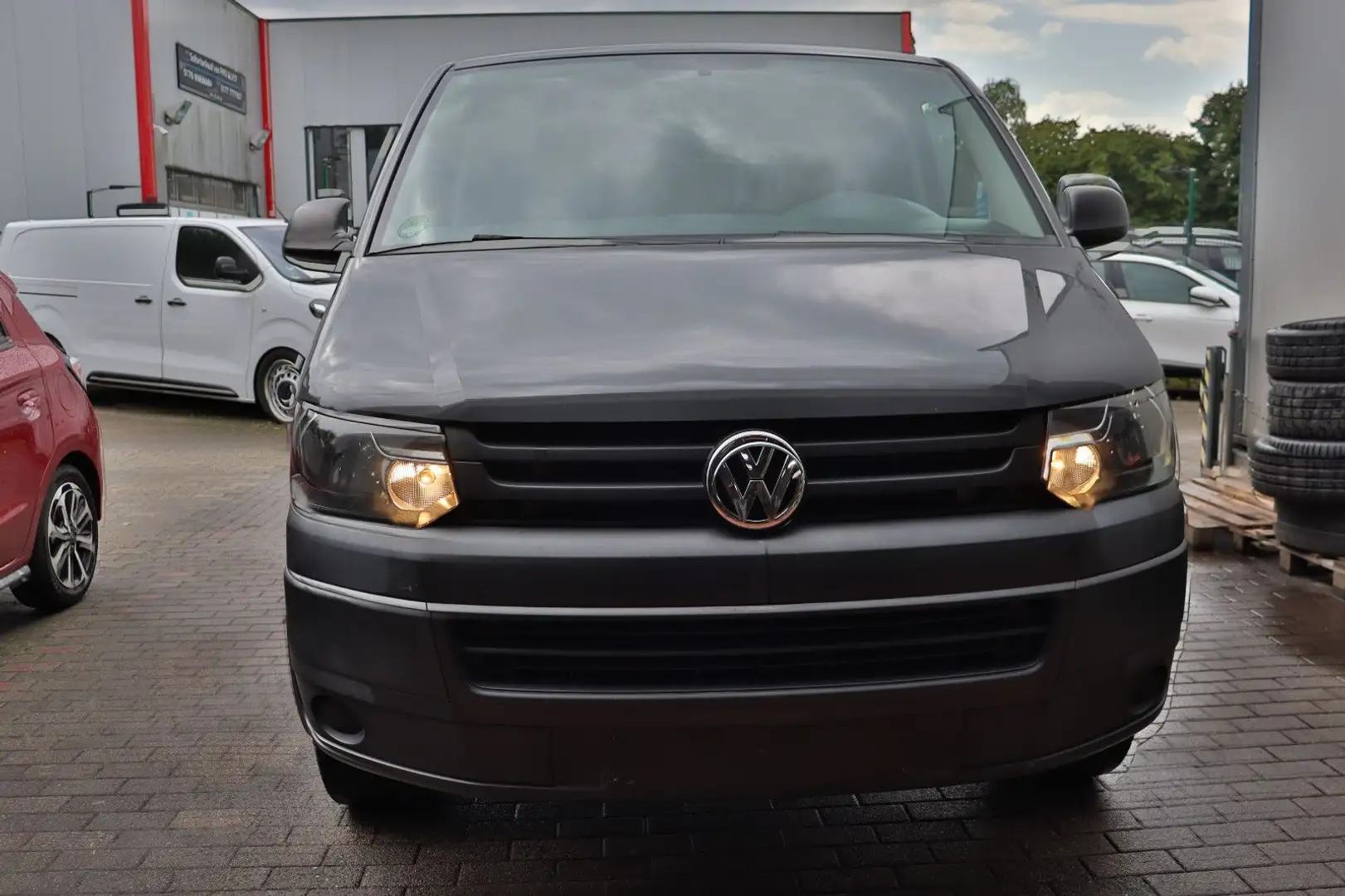 Volkswagen T5 Transporter -Kombi  9 Sitzer Grau - 2