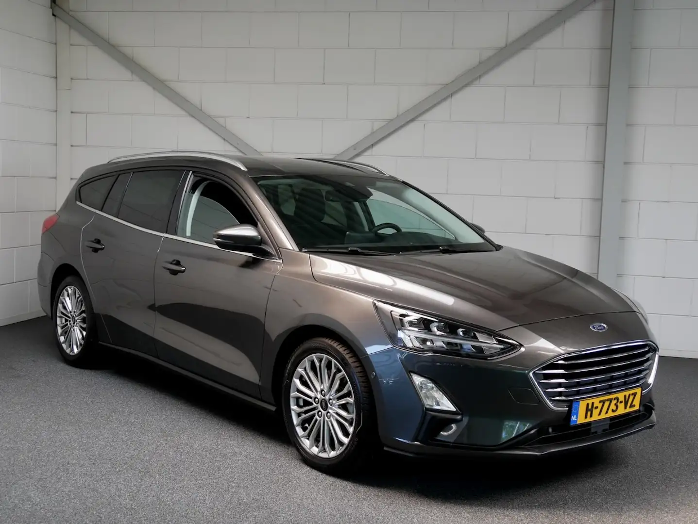 Ford Focus Wagon 1.5 EB Titanium Navi/ECC/CAM/Carplay/SV (all Grijs - 1