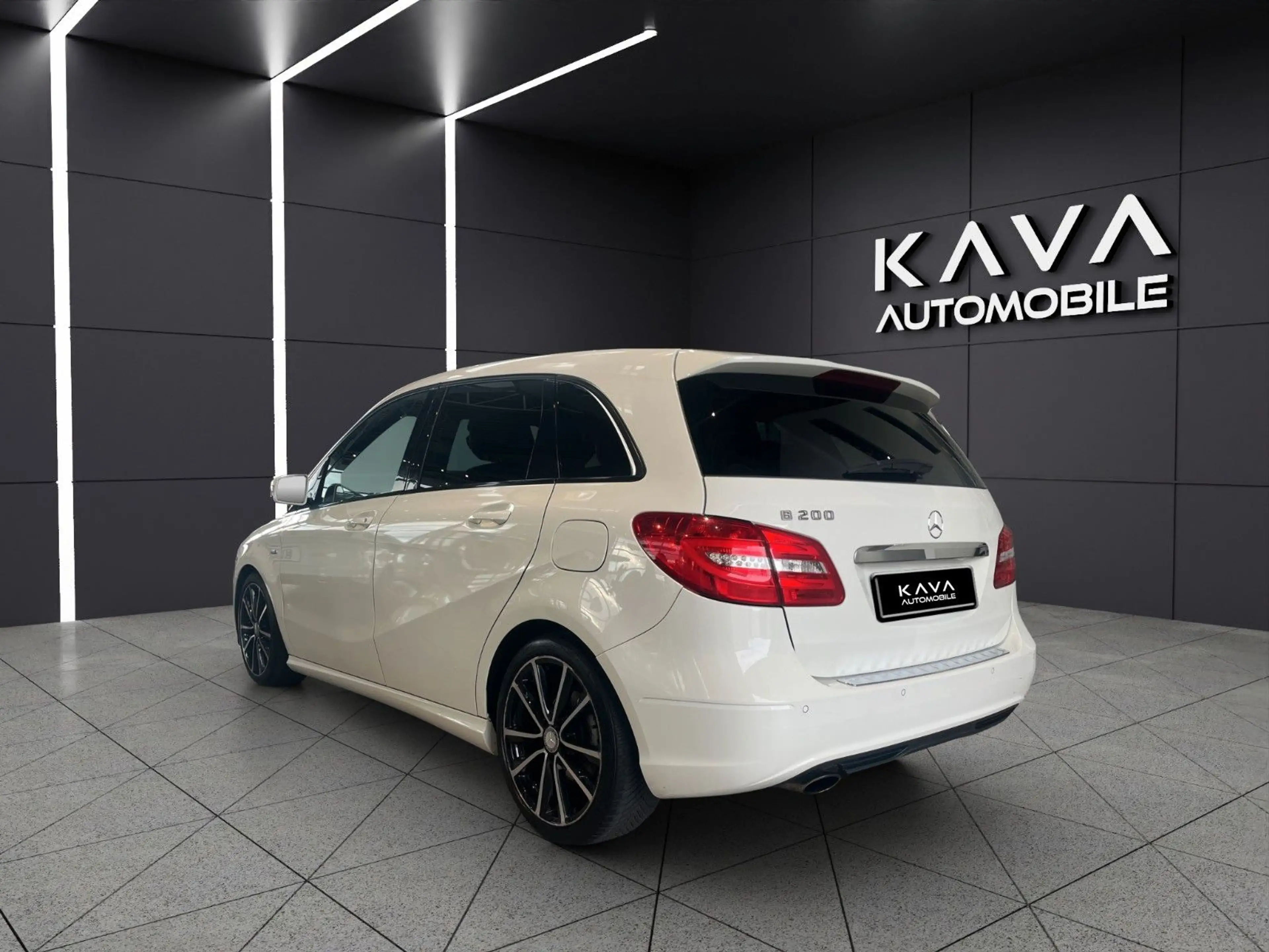 Mercedes-Benz B 200 Panorama*Night*ParkAssist*SHZ*Leder*18LM* — photo 6