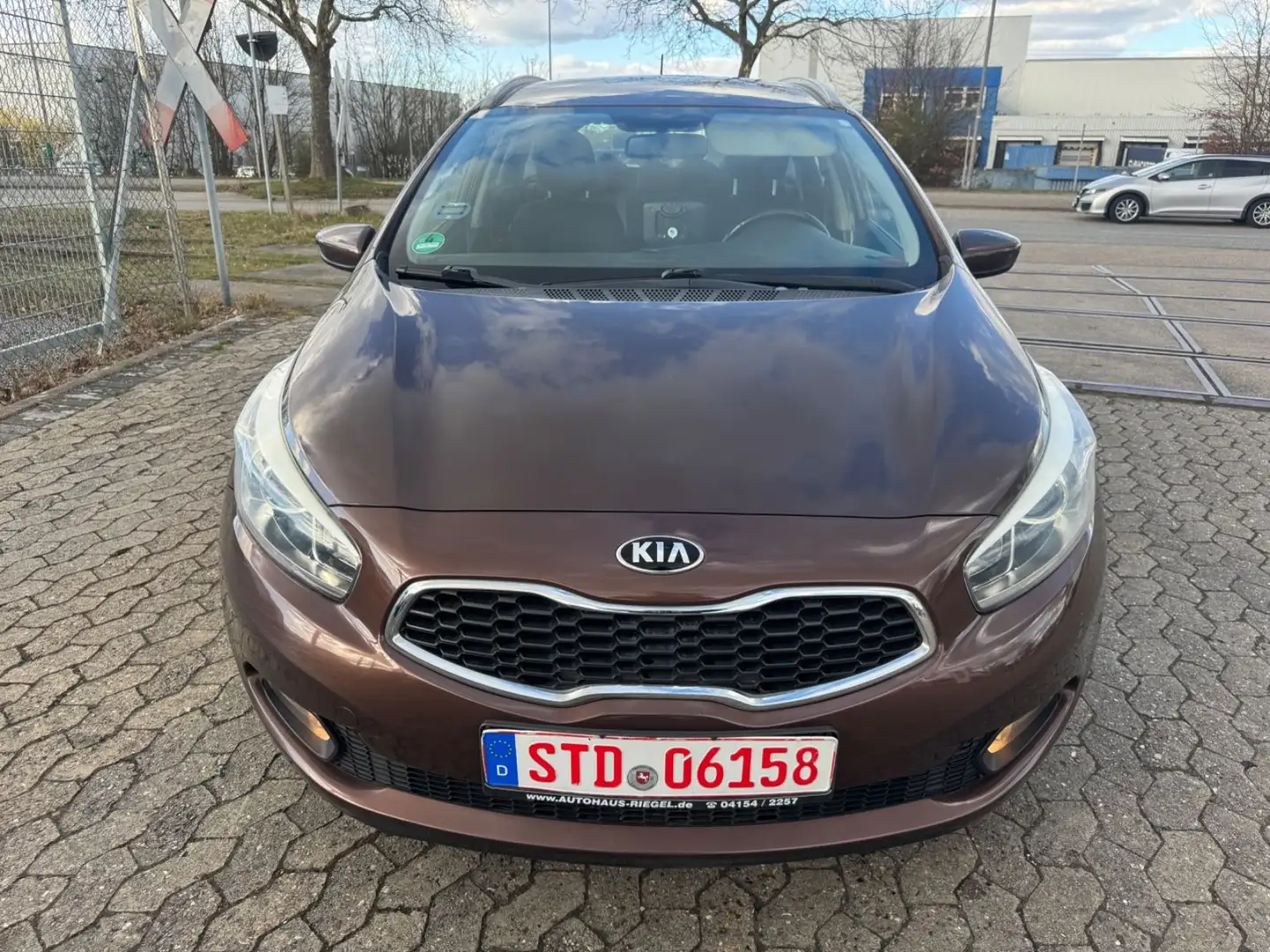 Kia Ceed / cee'd Ceed Kombi 1,6*1.Hand*Klima*SHZ*SH-Gepflegt* Braun - 2