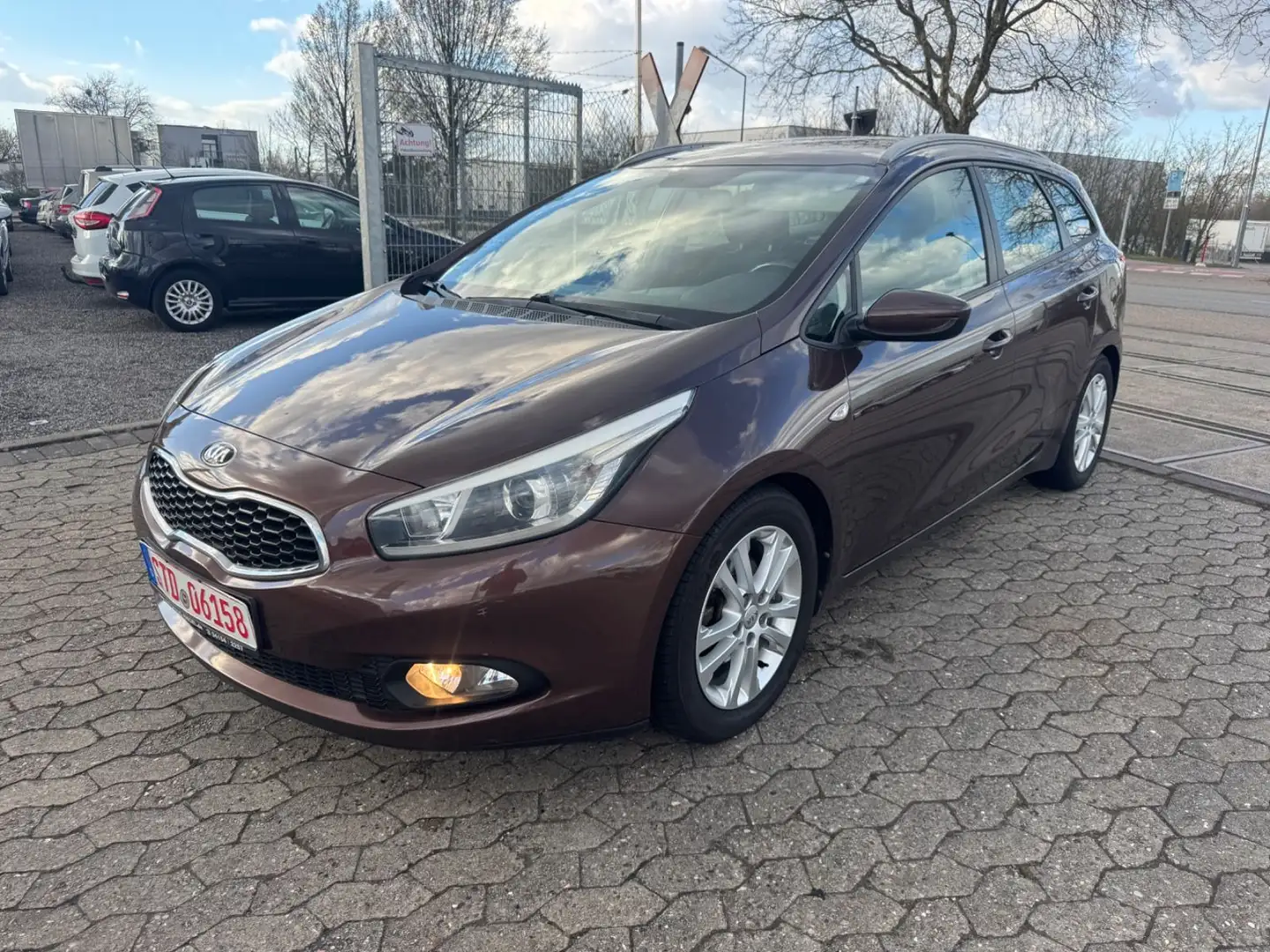 Kia Ceed / cee'd Ceed Kombi 1,6*1.Hand*Klima*SHZ*SH-Gepflegt* Braun - 1