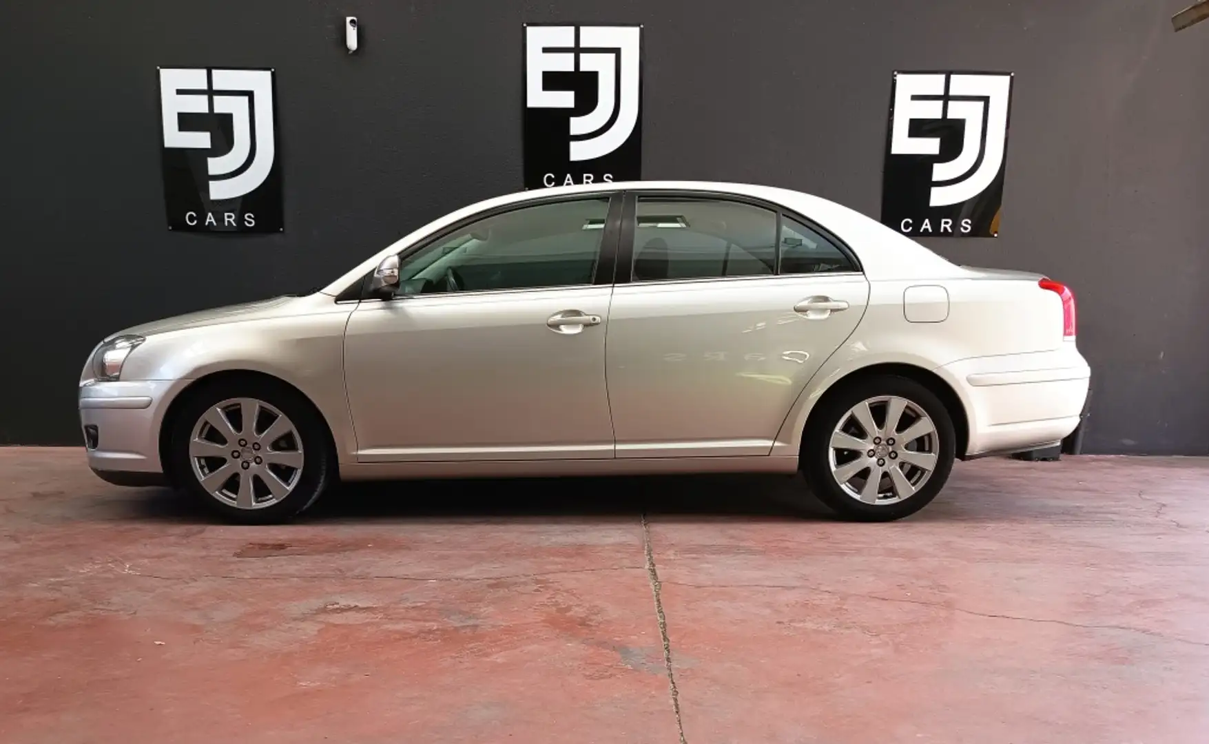 Toyota Avensis 2.0 Sol Aut. Gris - 2