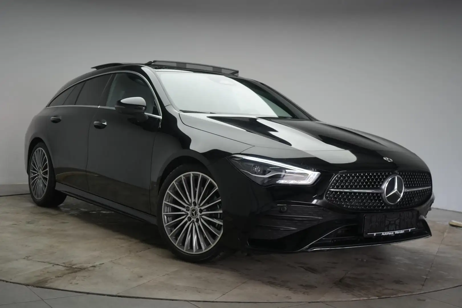 Mercedes-Benz CLA 200 7G-DCT AMG Distronic/Kame Noir - 1