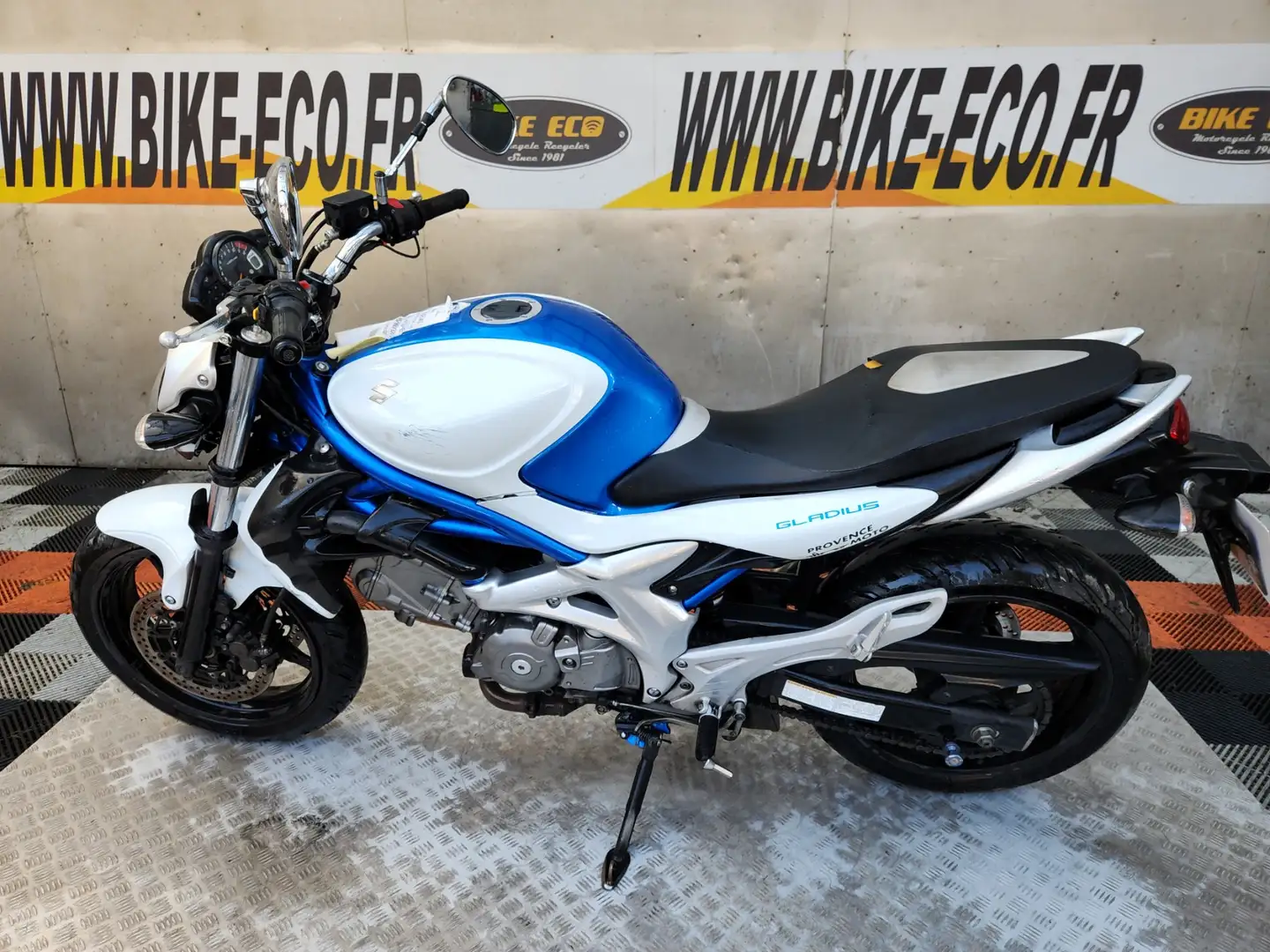 Suzuki Gladius 650 Blanco - 2