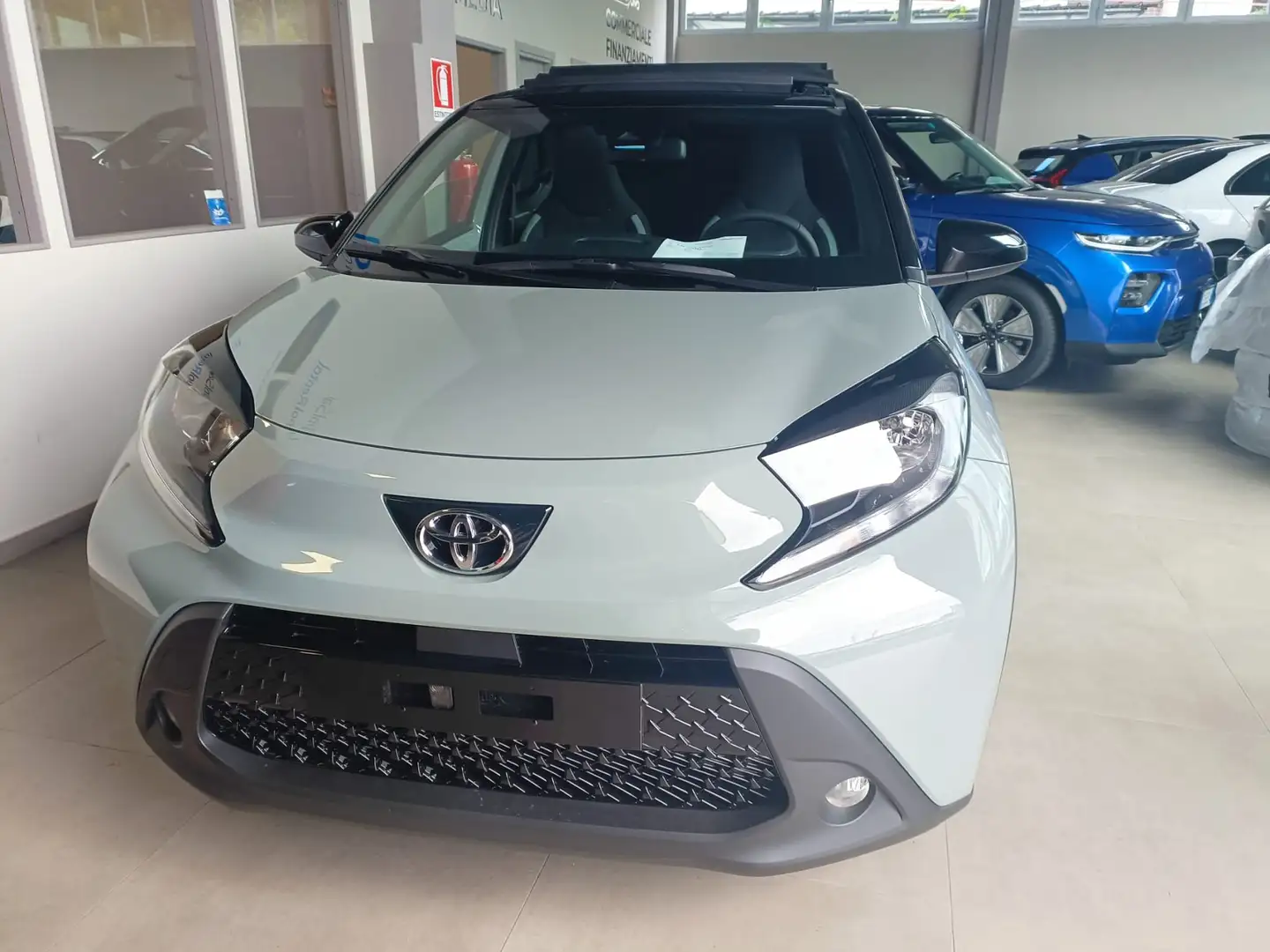 Toyota Aygo X 1.0 TREND AIR Verde - 1
