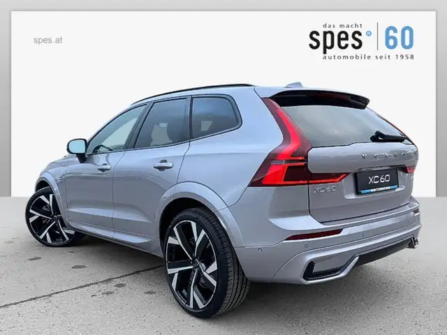Volvo XC60 Ultra, T6 AWD Plug-in Hybrid, Elektrisch/Benzin, Dark Ansicht 3