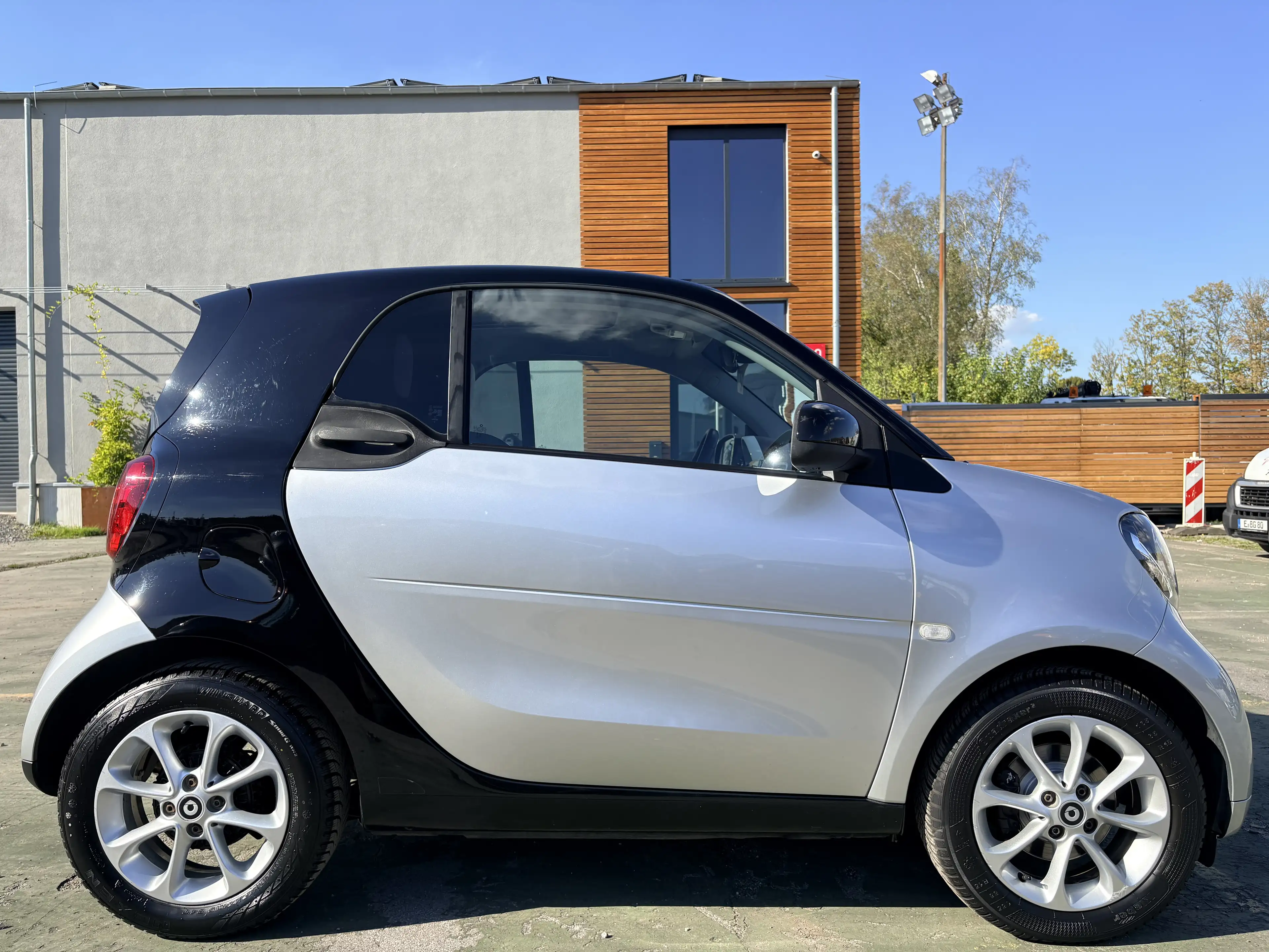 smart forTwo KLIMA,SERVO,PDC,ABSTAND-WARNER,BlUETOOTH,LED,PANORA,INSP+TÜV NEU — photo 6