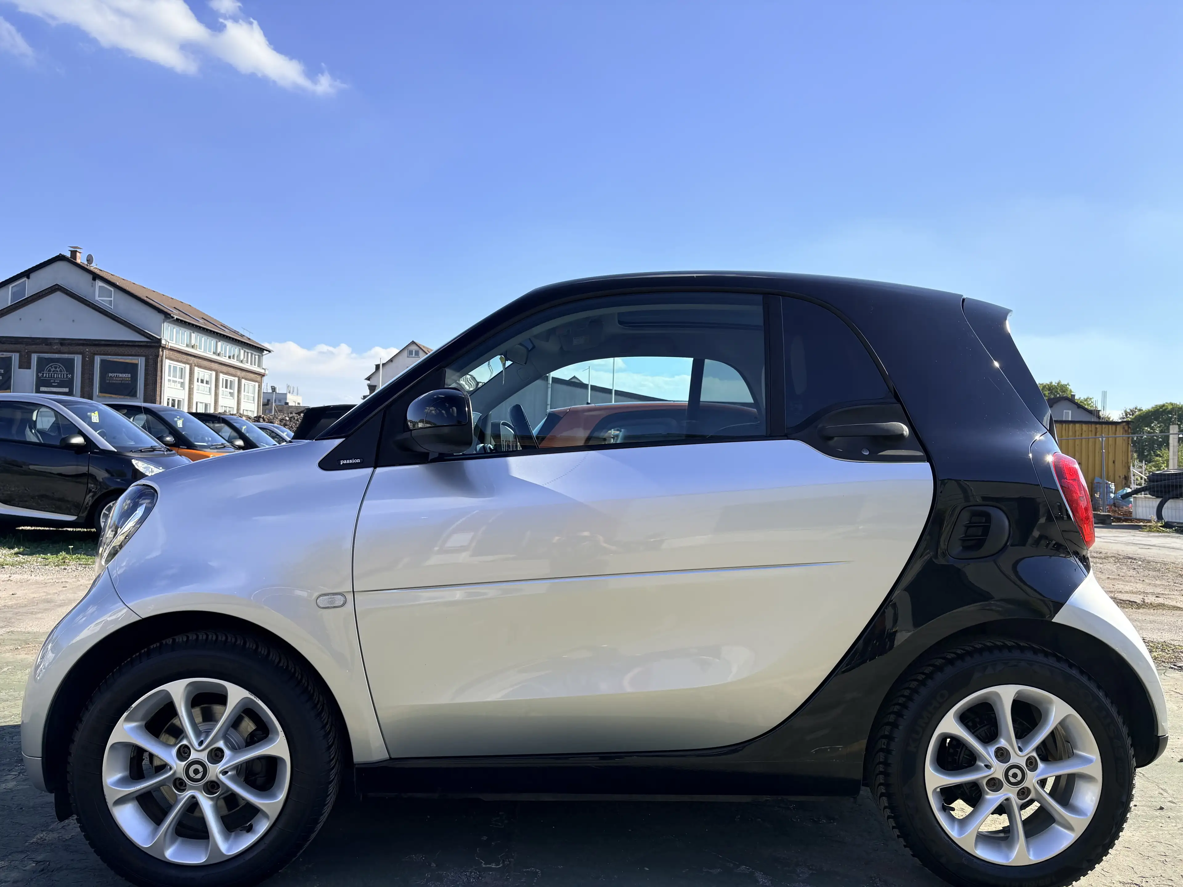 smart forTwo KLIMA,SERVO,PDC,ABSTAND-WARNER,BlUETOOTH,LED,PANORA,INSP+TÜV NEU — photo 2