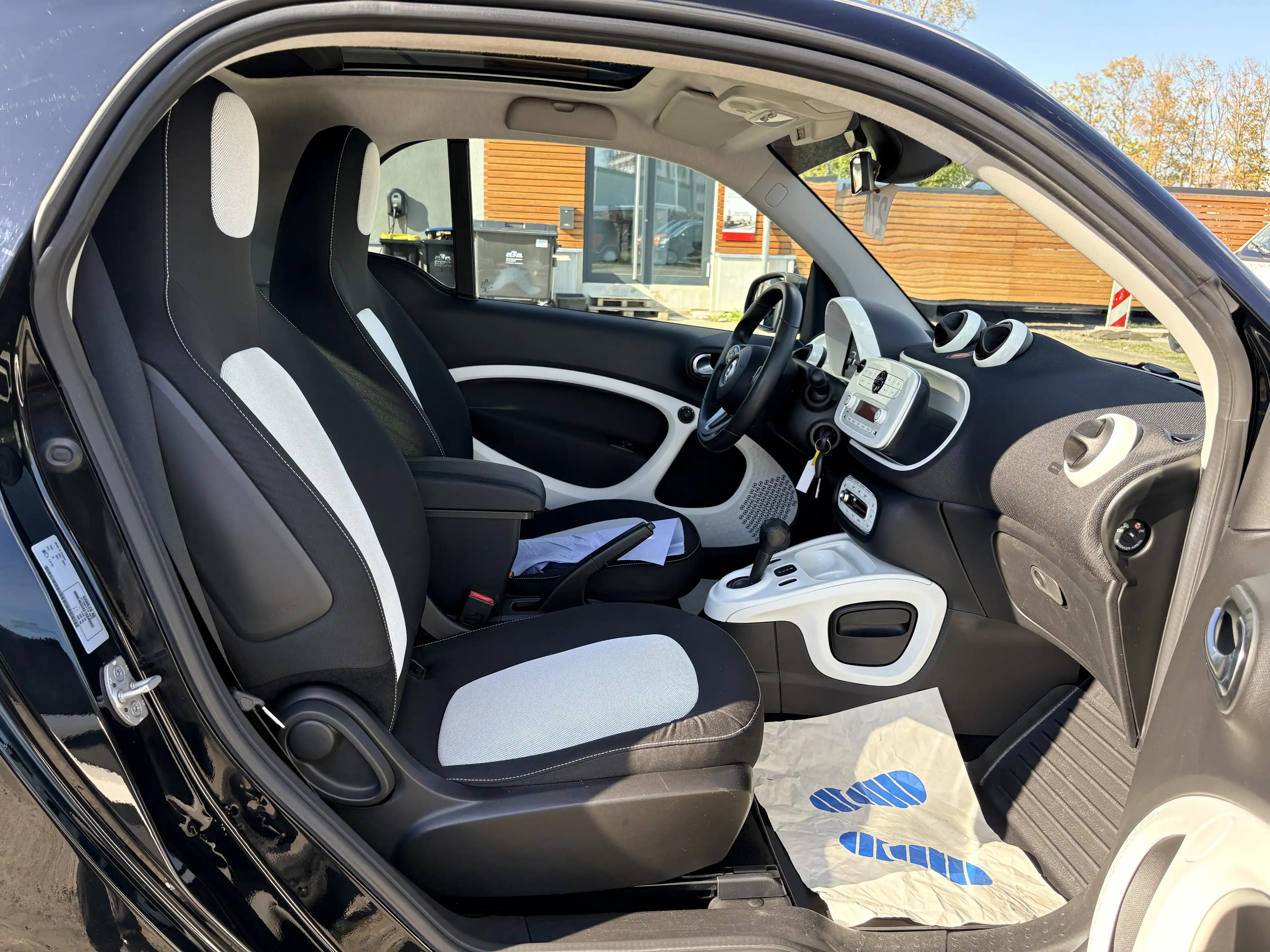 smart forTwo KLIMA,SERVO,PDC,ABSTAND-WARNER,BlUETOOTH,LED,PANORA,INSP+TÜV NEU — photo 13