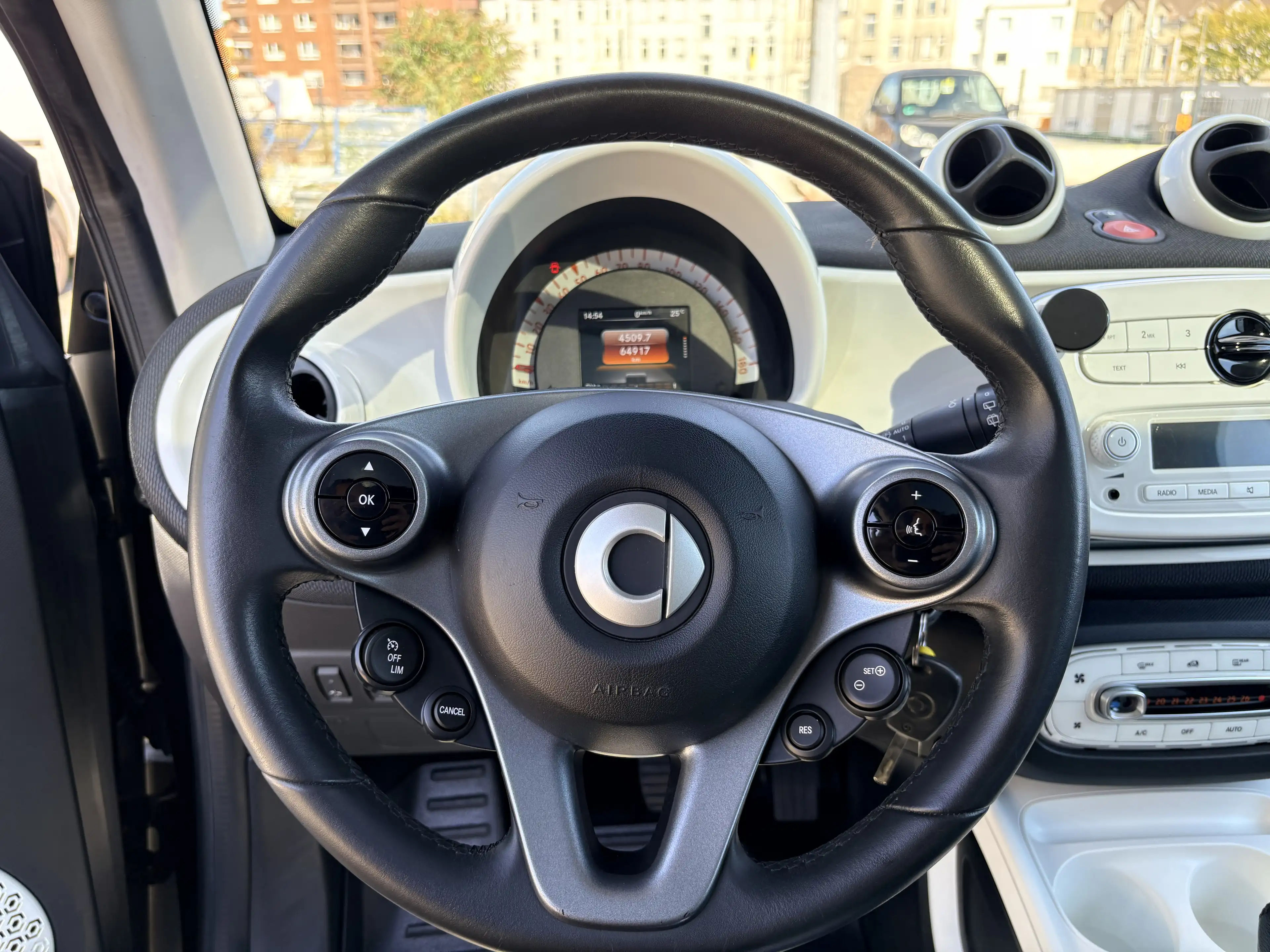 smart forTwo KLIMA,SERVO,PDC,ABSTAND-WARNER,BlUETOOTH,LED,PANORA,INSP+TÜV NEU — photo 15