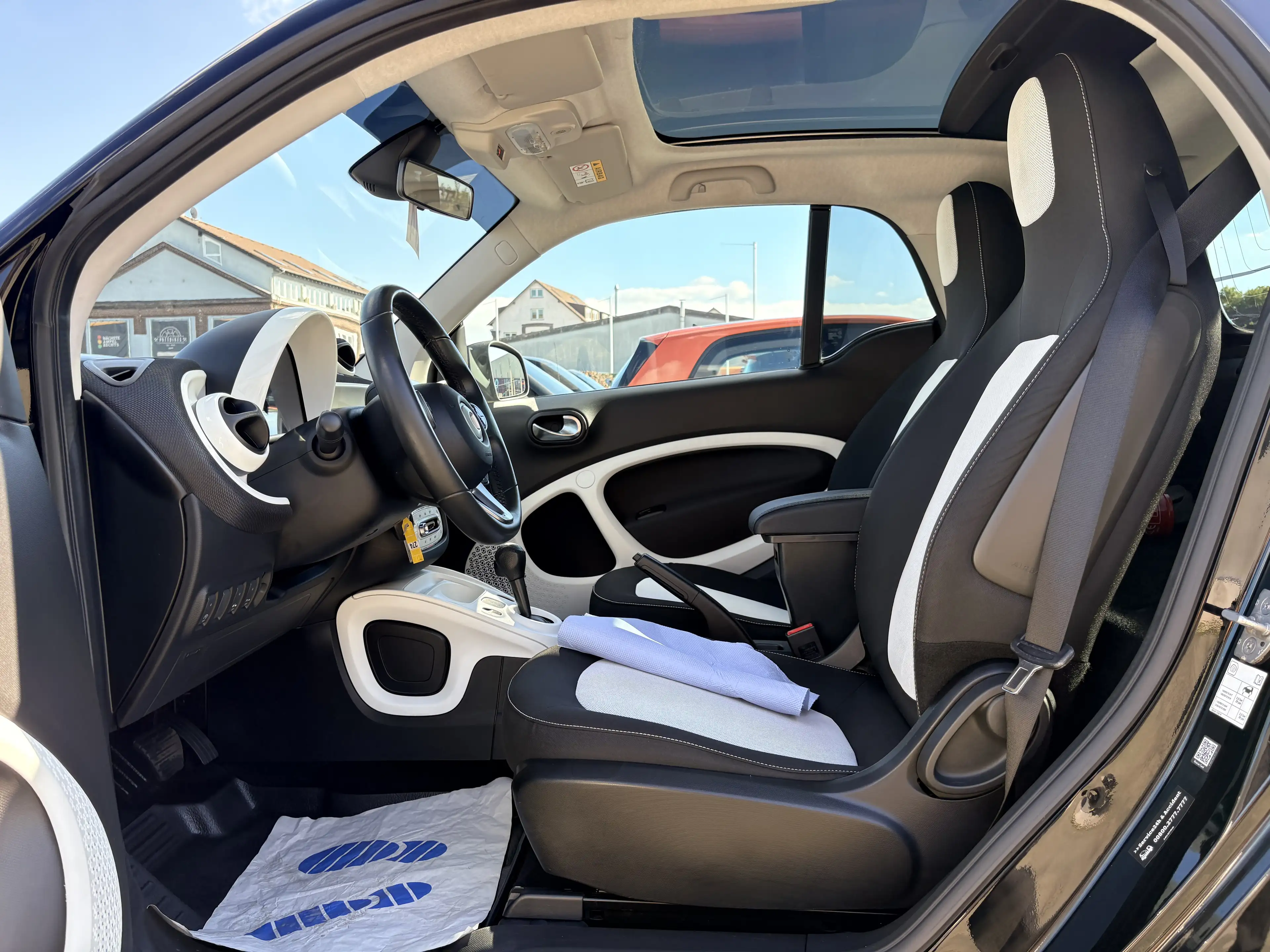 smart forTwo KLIMA,SERVO,PDC,ABSTAND-WARNER,BlUETOOTH,LED,PANORA,INSP+TÜV NEU — photo 12
