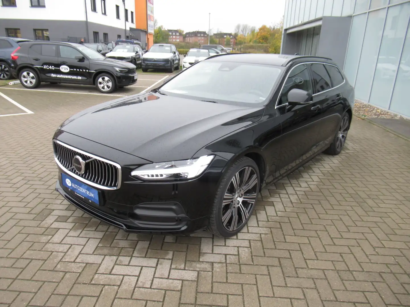 Volvo V90 B4 Benzin Core Automatik Schwarz - 1