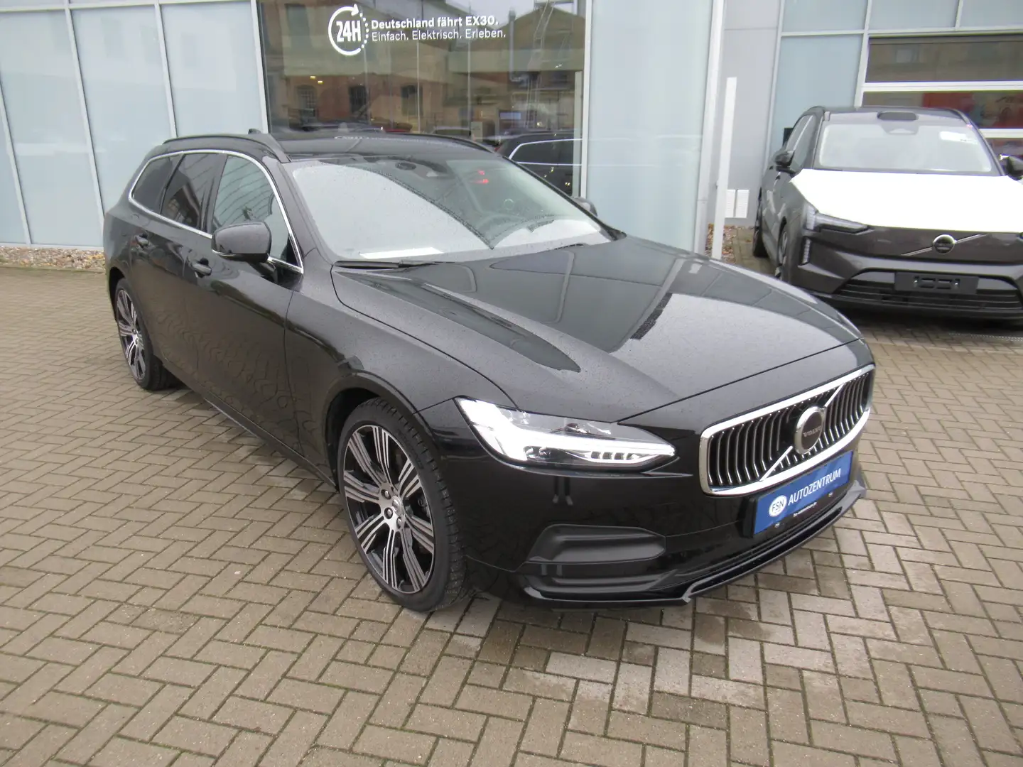 Volvo V90 B4 Benzin Core Automatik Schwarz - 1